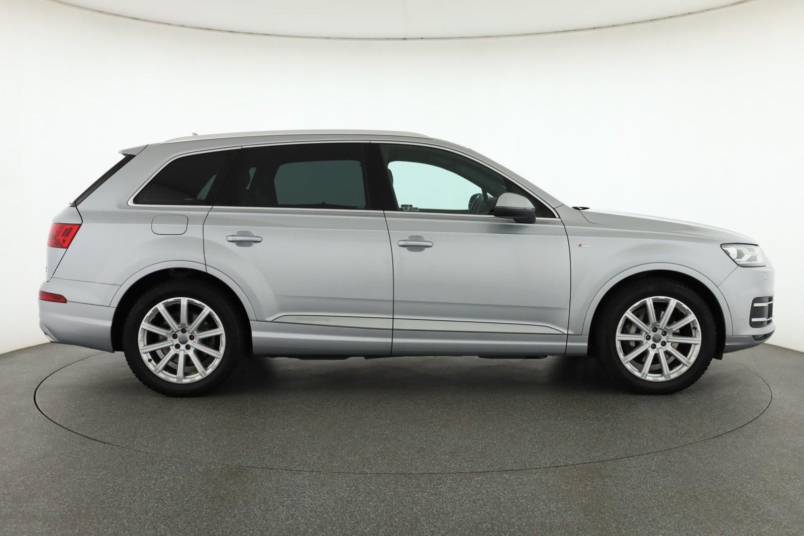 Audi Q7, 3.0 TDI, 4X4, Automat, 7 míst - fotka 6