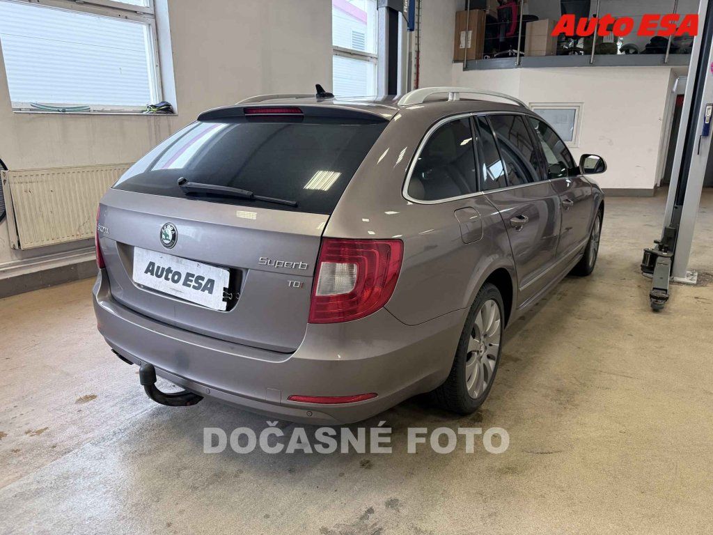 Škoda Superb, 2.0TDi - fotka 2