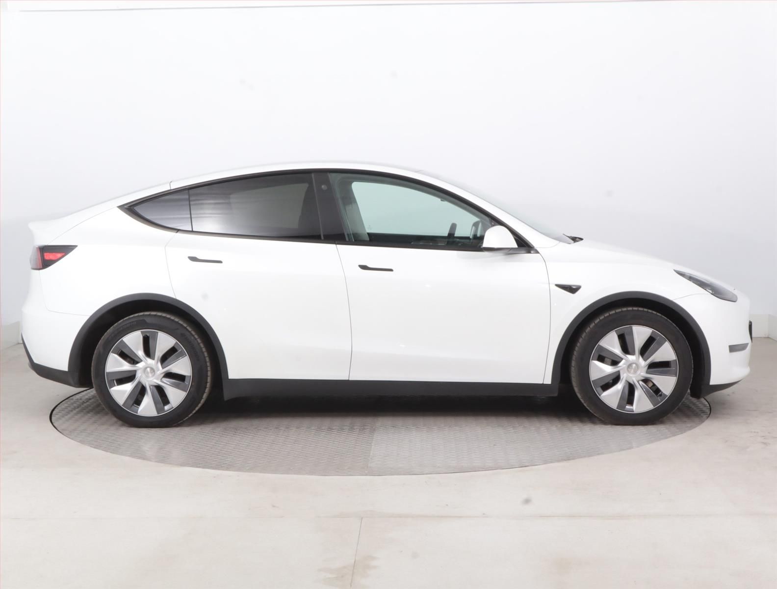 Tesla Model Y, Long Range AWD 79kWh, SoH 94% - fotka 6