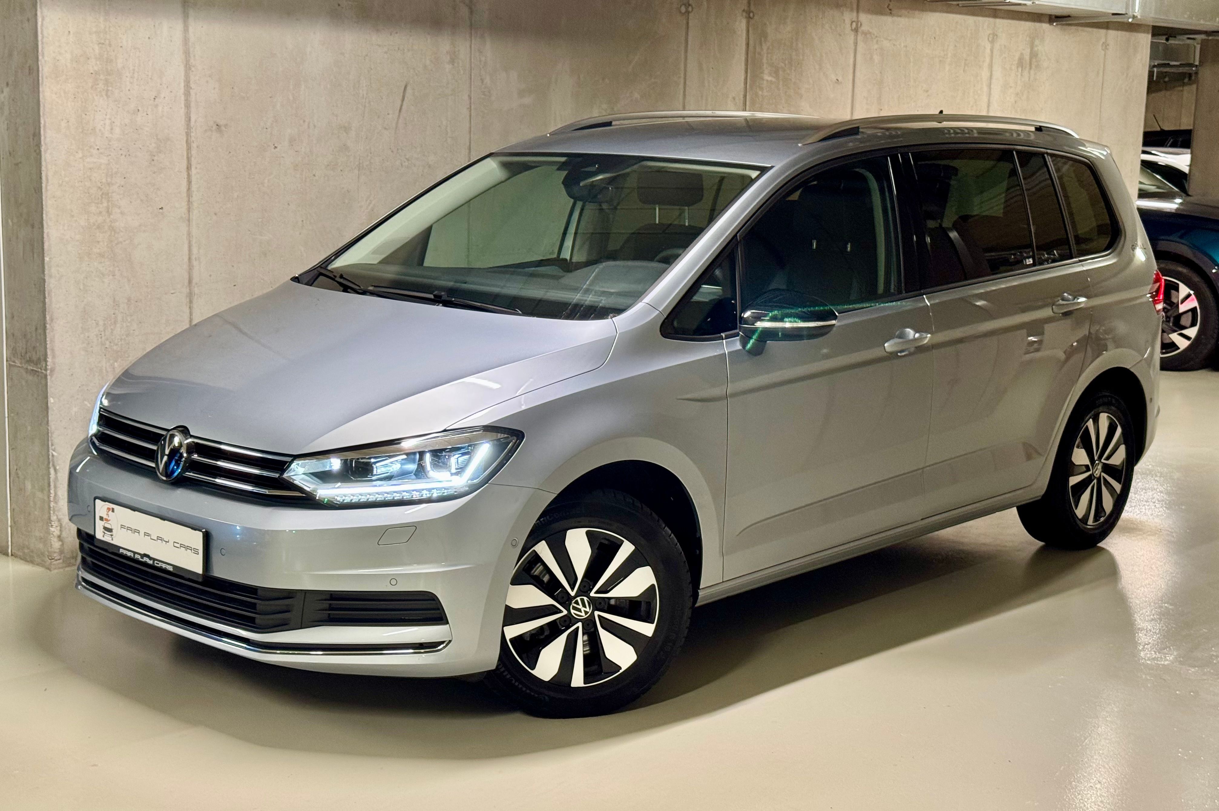 Volkswagen Touran, 1.5 TSI - 7 MÍST/TAŽNÉ/MATRIX - fotka 4