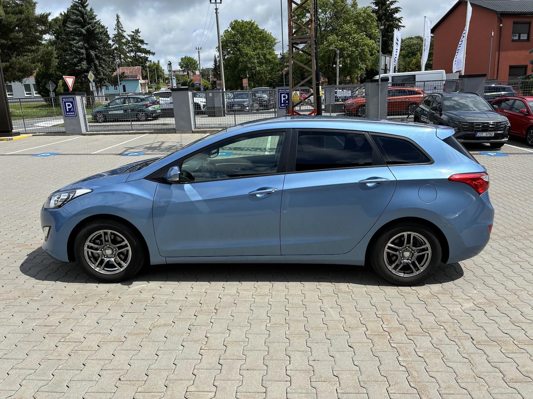 Hyundai i30, WG 1.6i 88Kw TRIKOLOR KLIMA - fotka 5