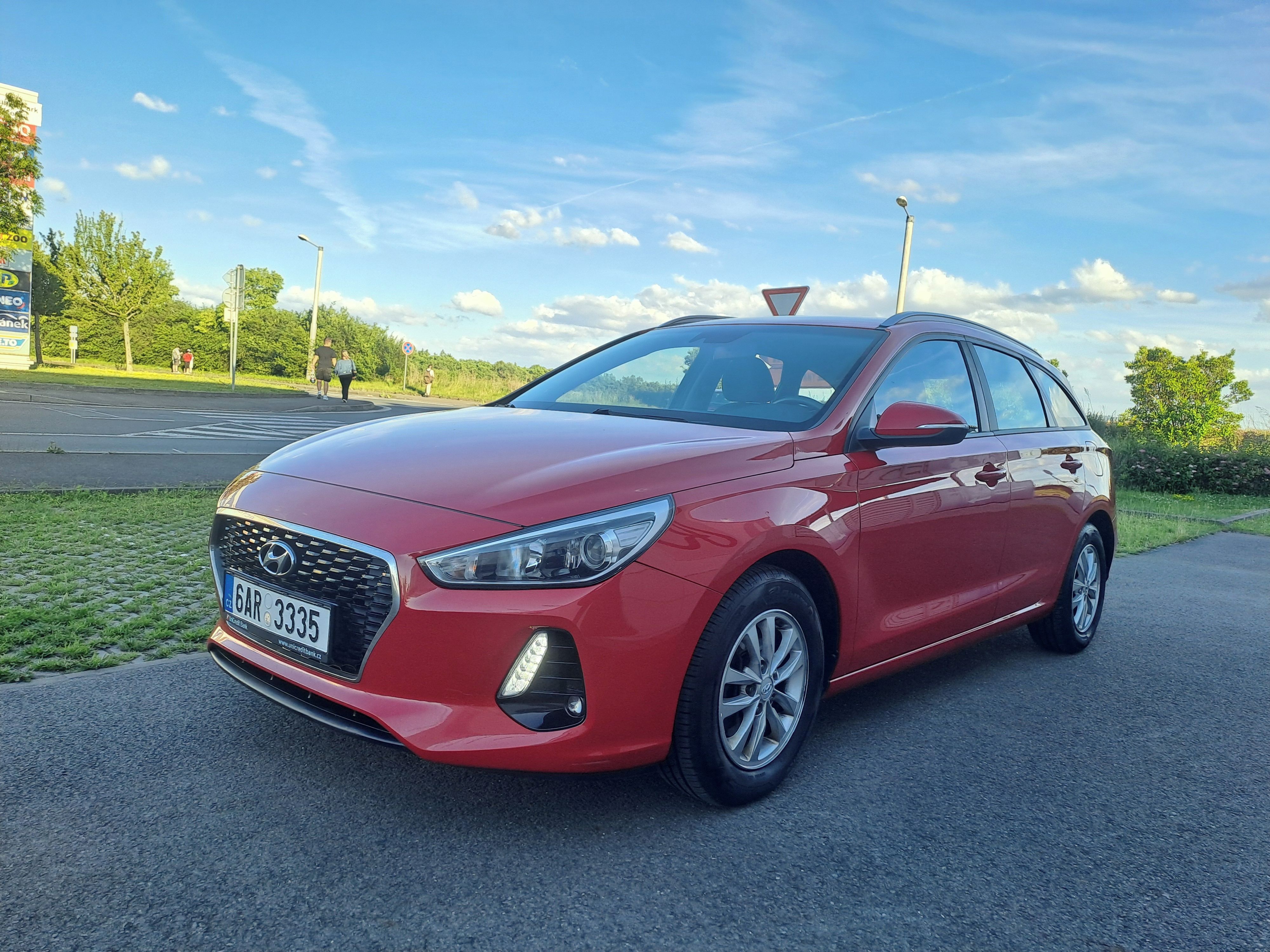 Hyundai i30, 1.0T-GDI 88KW 2MAJ EXTRA PĚKNÉ - fotka 3