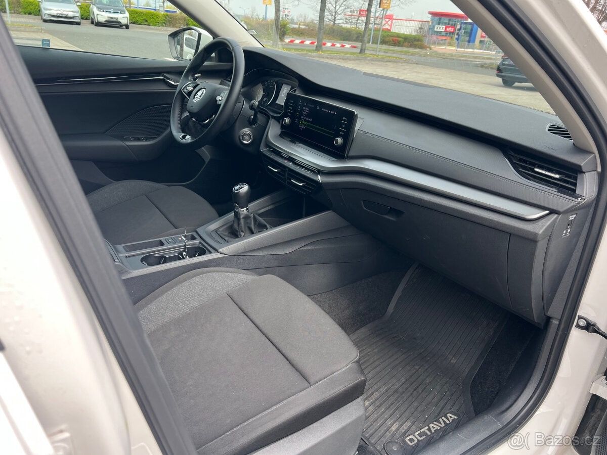 Škoda Octavia, 2.0TDi ČR , Liftback - fotka 2