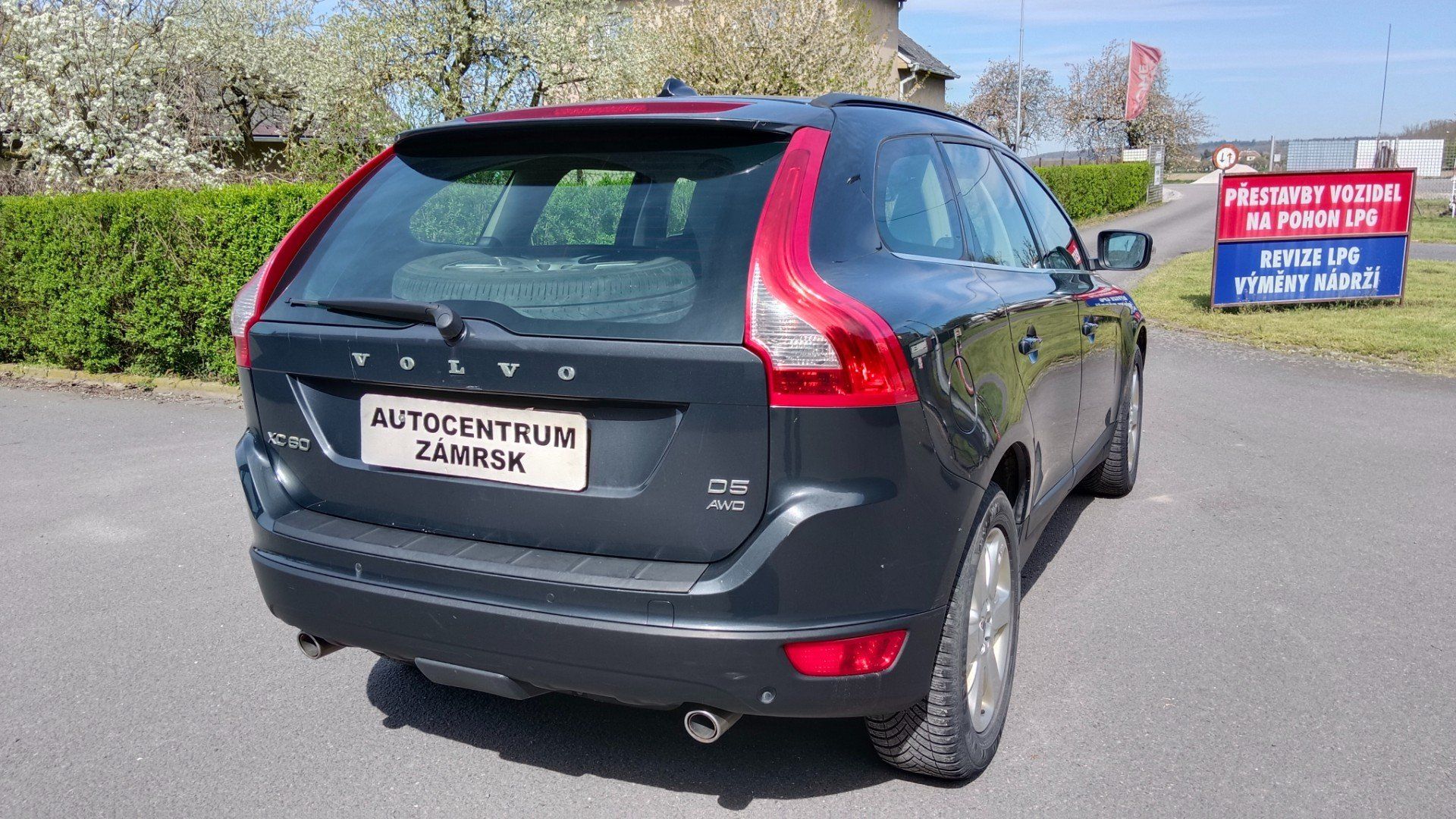 Volvo XC60, 2.4 D5 AWD 158 KW - fotka 5