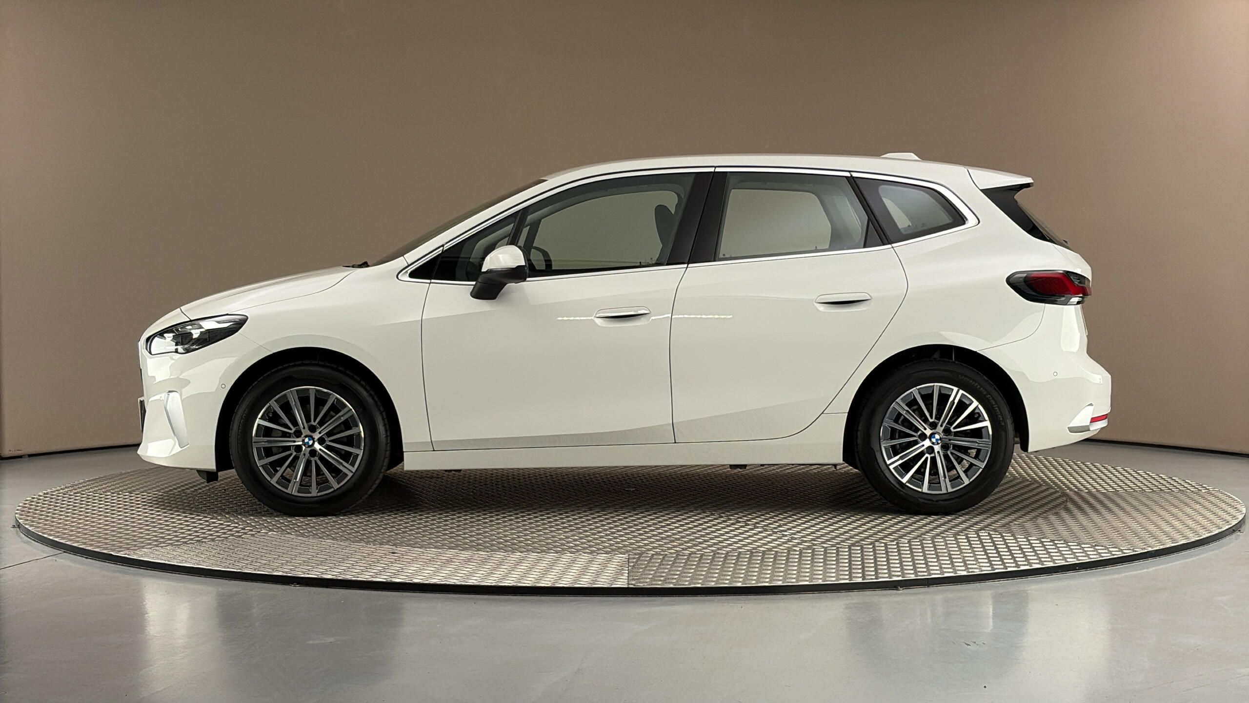 BMW Řada 2, 218i AUT Luxury Line - fotka 4