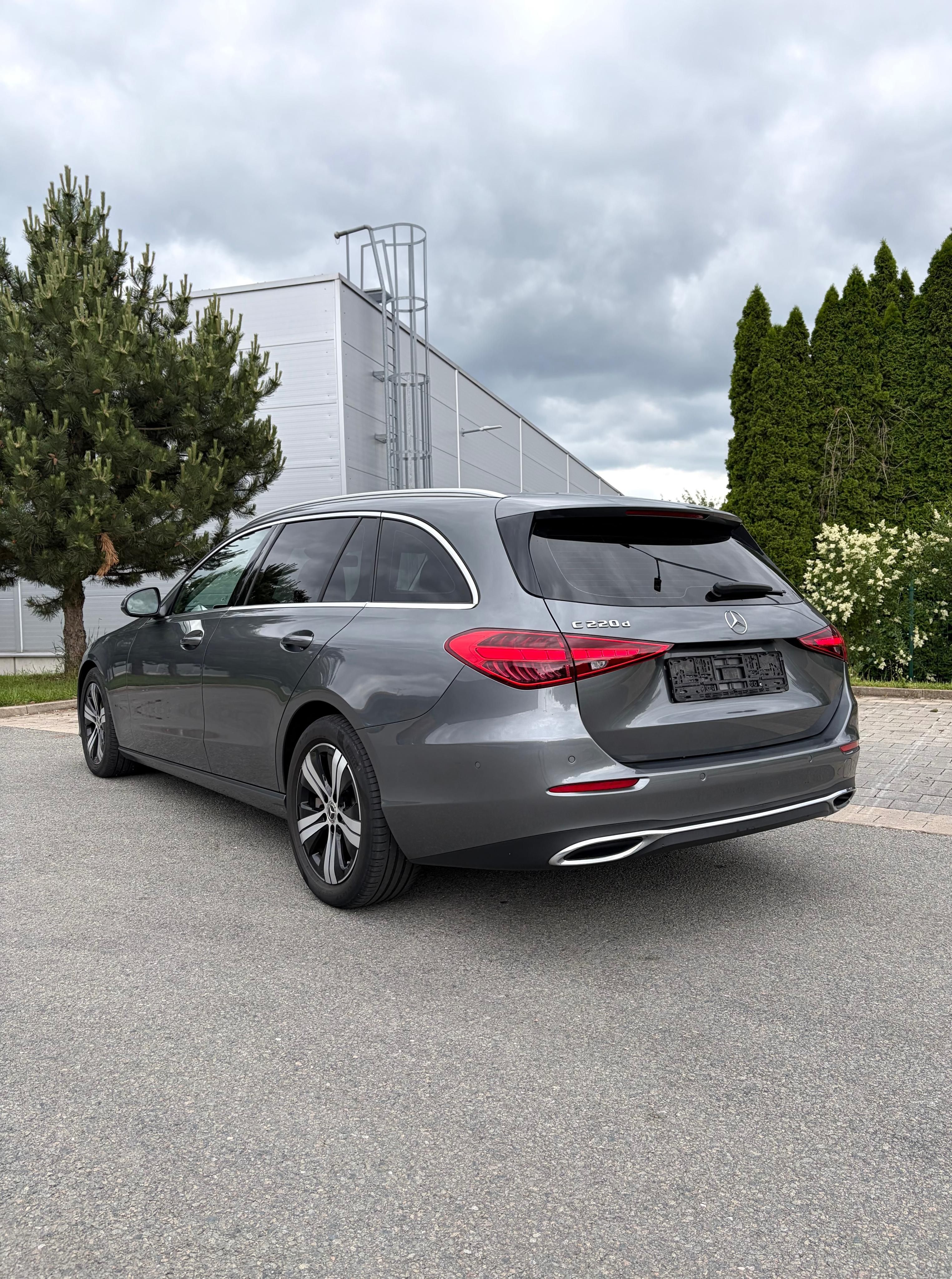 Mercedes-Benz Třídy C, C220d 147kw Distronic Ambient - fotka 6