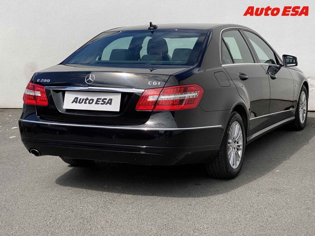Mercedes-Benz Třídy E, 1.8i E200,+kola - fotka 4