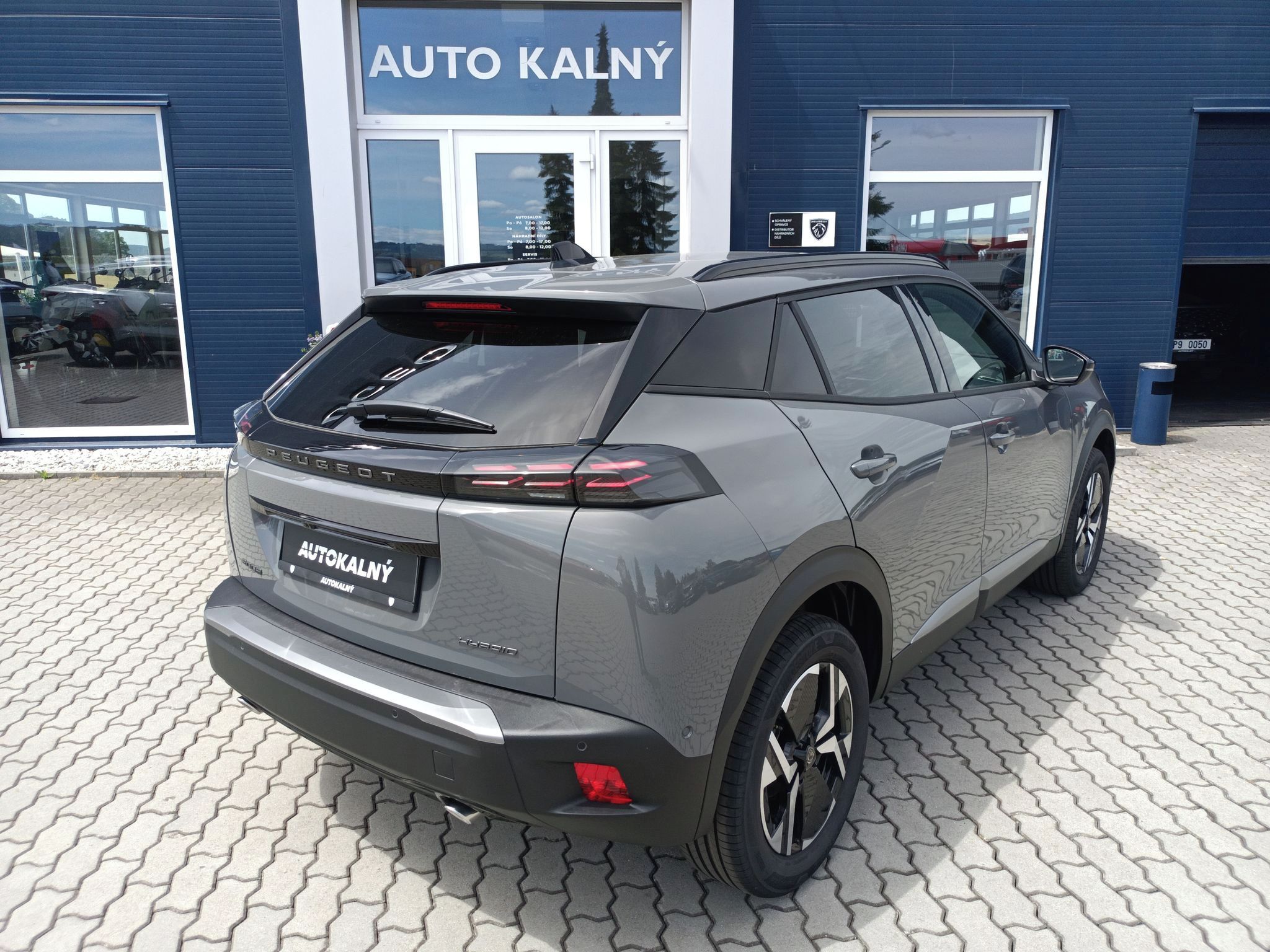 Peugeot 2008, ALLURE Hybrid 145 e-DCS6 - fotka 4