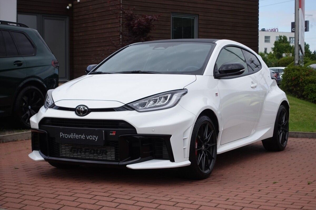 Toyota GR Yaris, 1.6Turbo 8AT 4X4 Dynamic + VIP