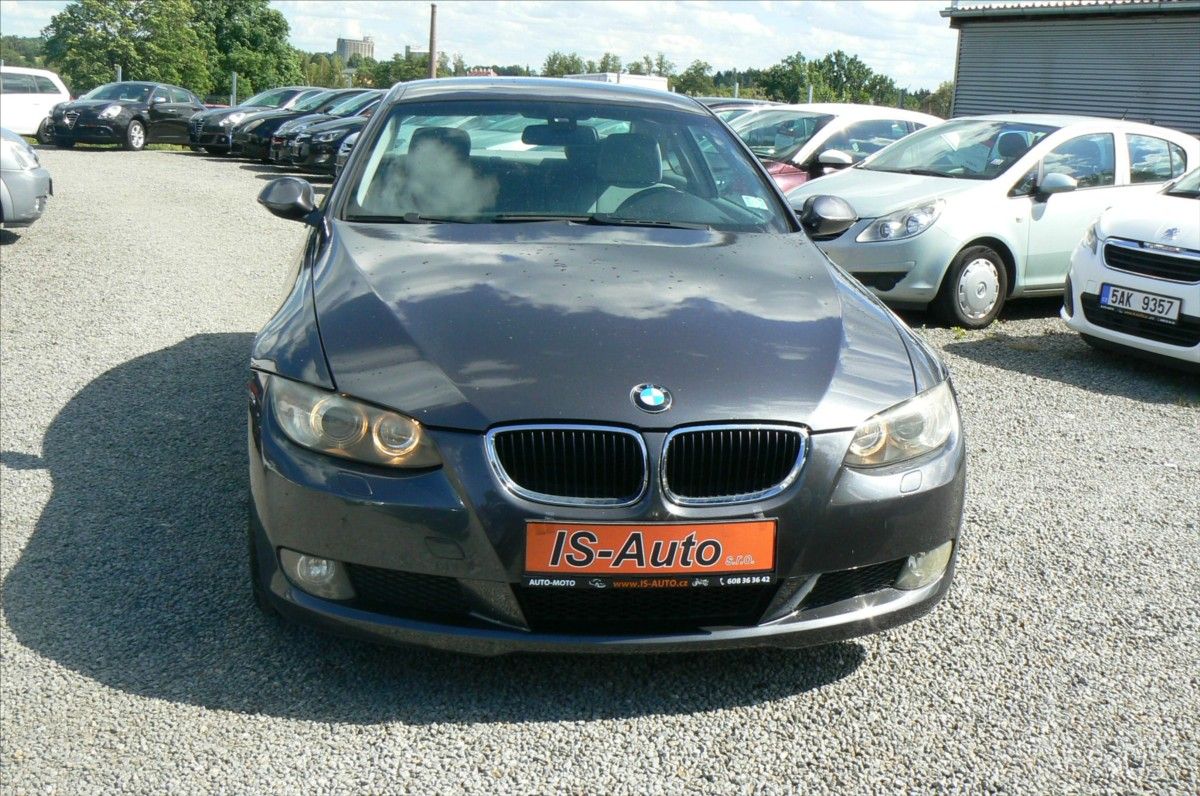 BMW Řada 3, 2,0 320 d COUPE - fotka 3