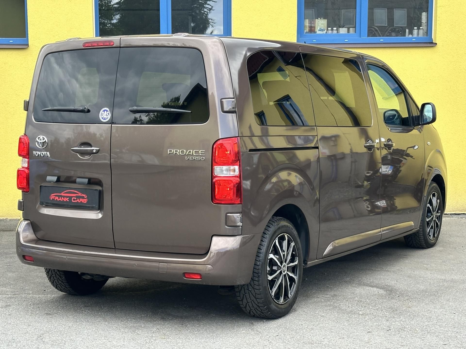 Toyota Proace, AUTOMAT 2.0/130kW ČR * 5.Míst - fotka 4