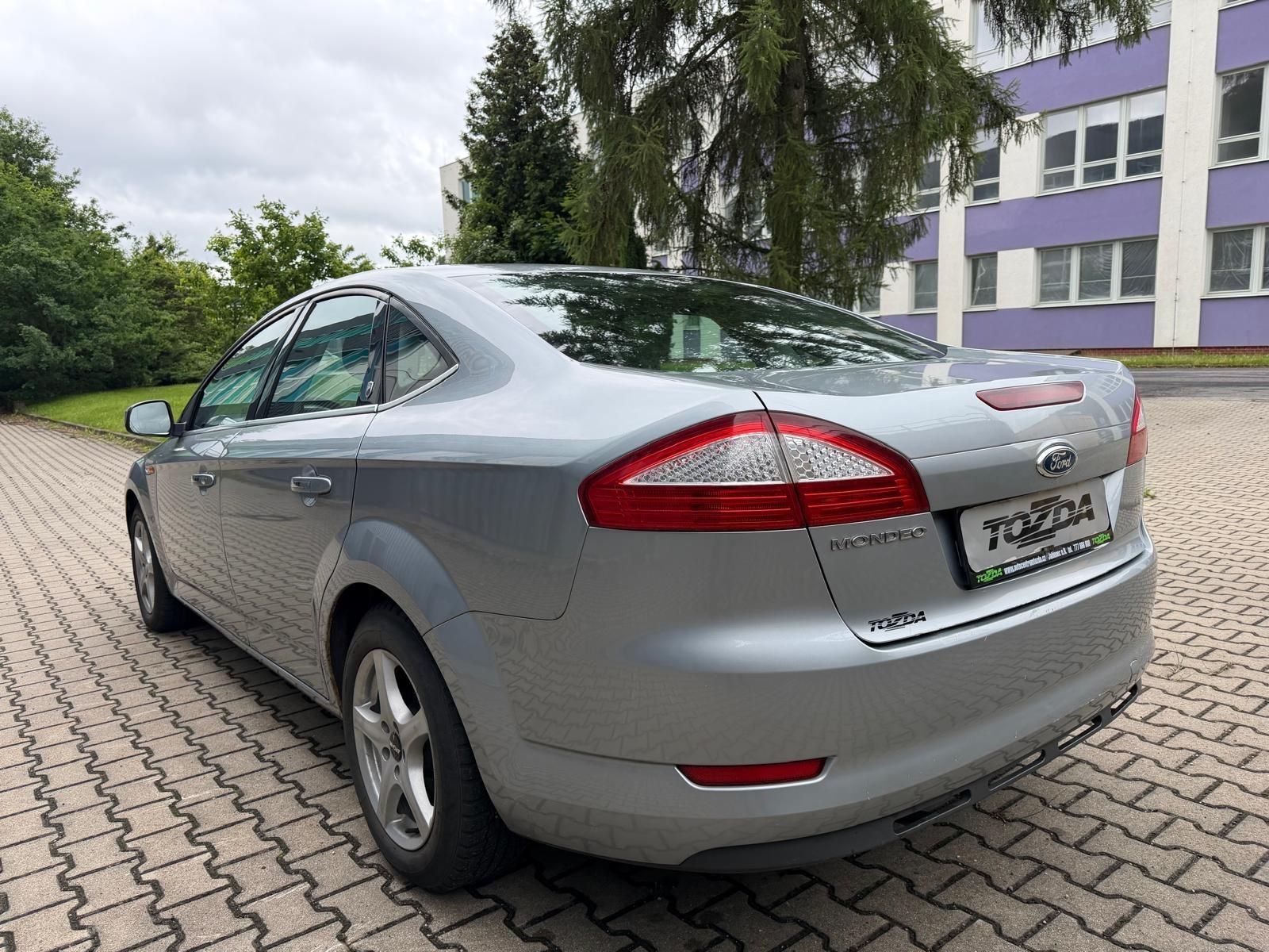 Ford Mondeo, 2,0i 16V Ghia / servis.kn. / - fotka 3