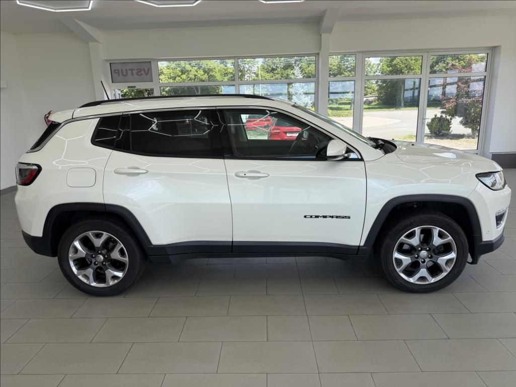 Jeep Compass, 2,0 M-Jet 125kW 4x4 DPH Automa - fotka 6