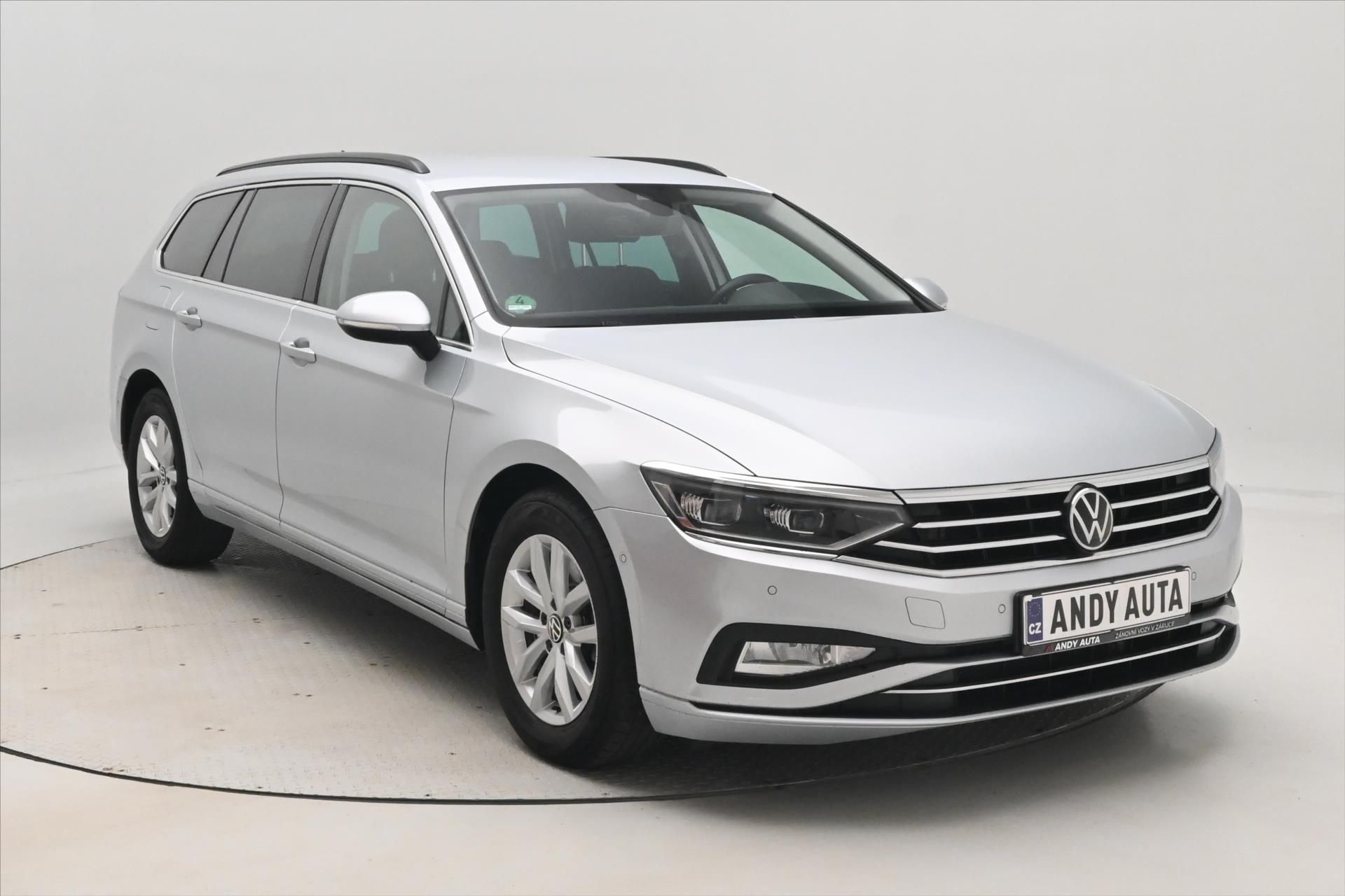Volkswagen Passat, 2,0 TDI 110kW DSG Business Zár - fotka 3