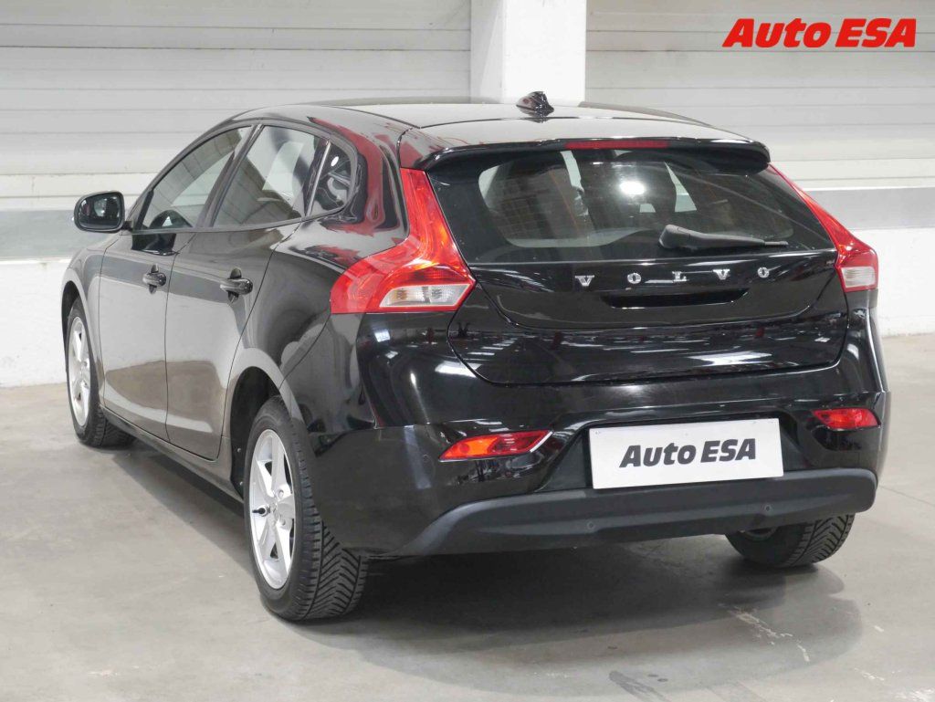 Volvo V40, 2.0 D,Navi,AC - fotka 4