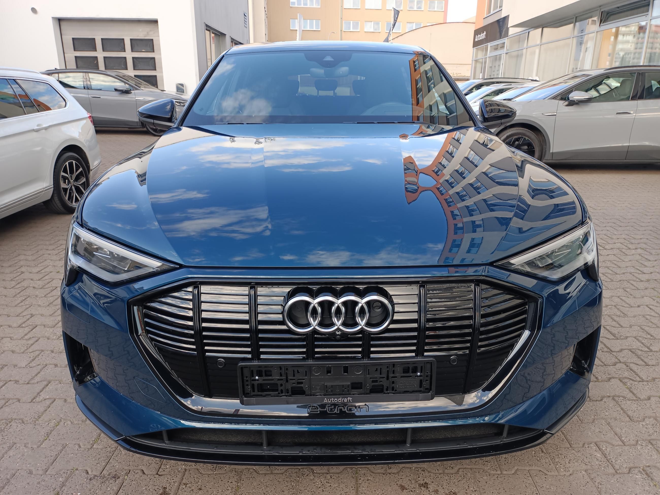 Audi Q4 e-tron, E-tron 55 4x4 S-Line 300kW - fotka 2