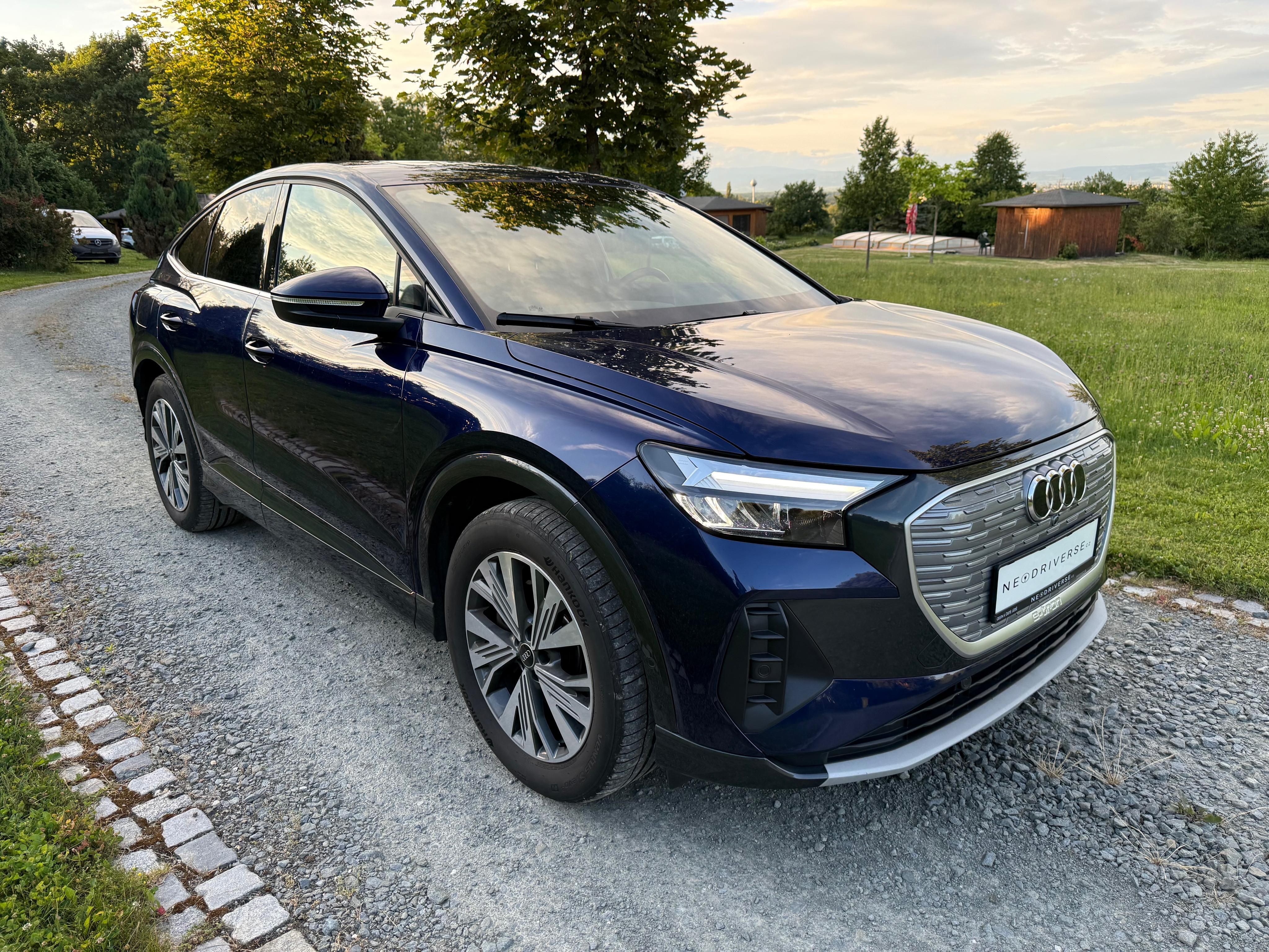 Audi Q4 e-tron, 150kW, panorama, tažné,SoH 95% - fotka 2