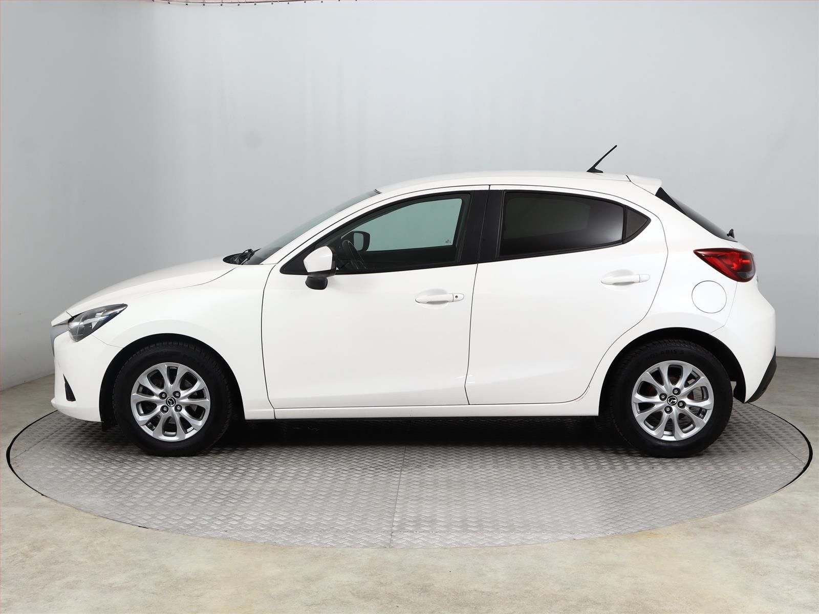 Mazda 2, 1.5 16V, Klima, Tempomat - fotka 3
