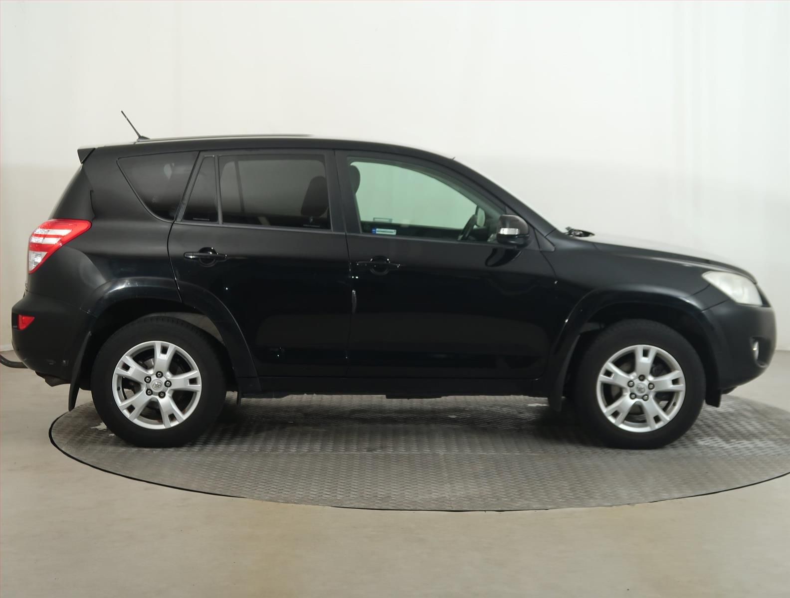 Toyota Rav4, 2.2 D-4D, 4X4 - fotka 6