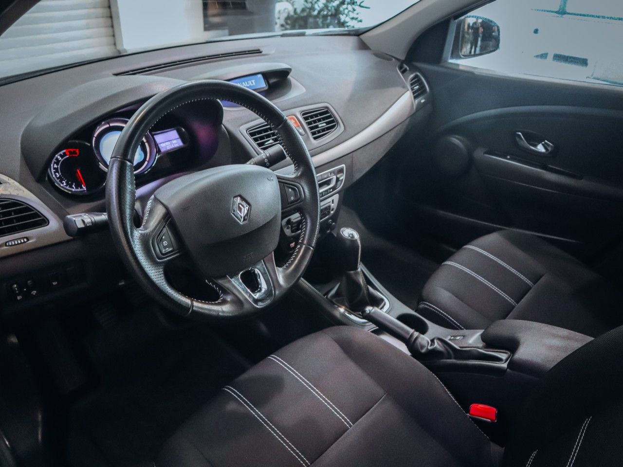 Renault Fluence, 1.6 16V 82 kW - fotka 6