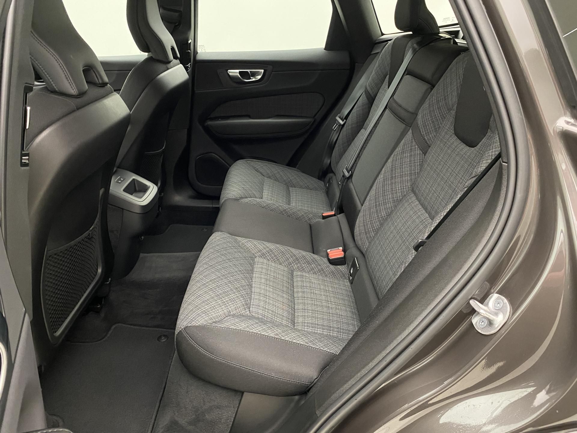 Volvo XC60, B4 CORE AUT CZ - fotka 5