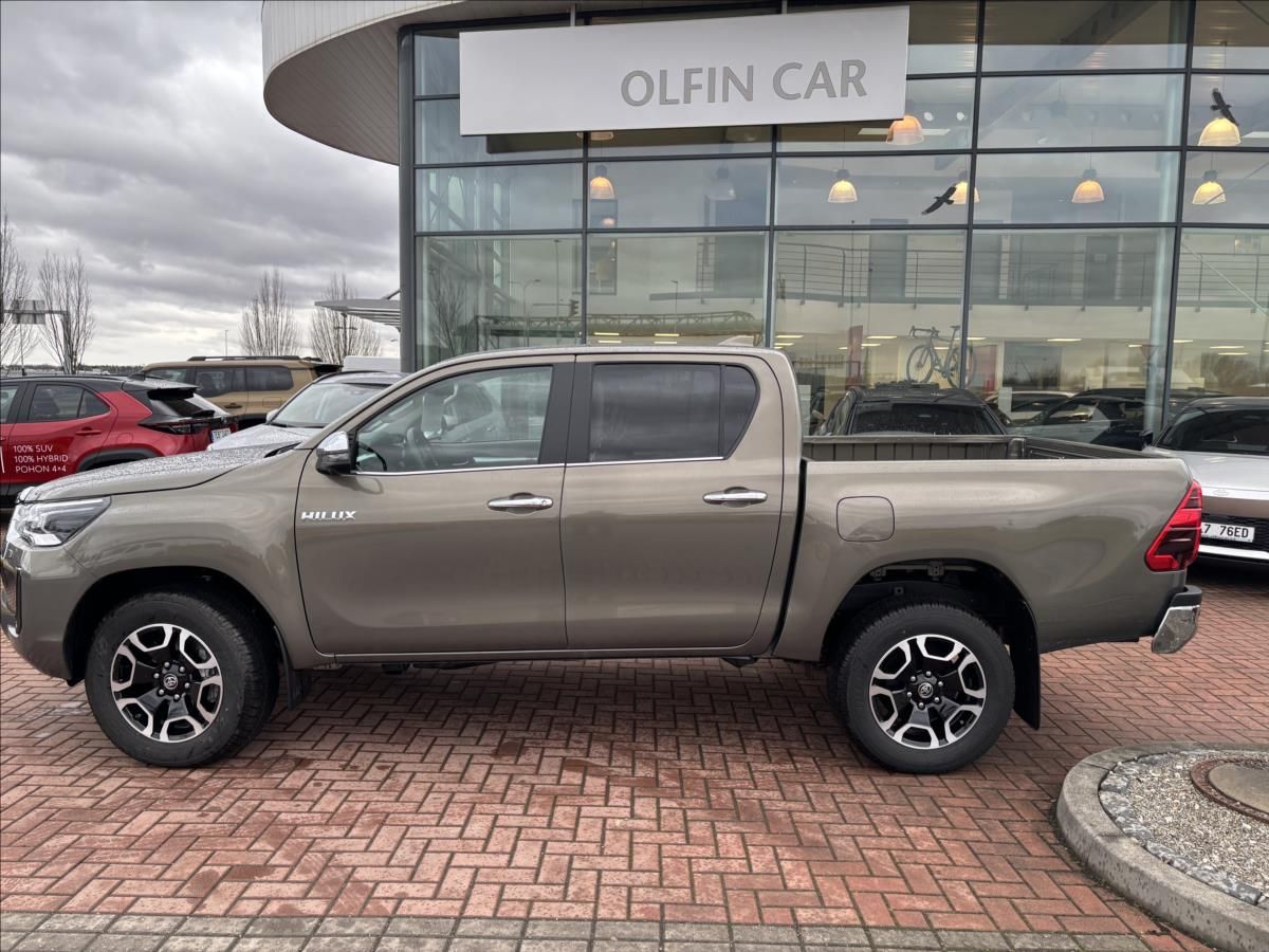 Toyota Hilux, 2,8   INVINCIBLE - fotka 2
