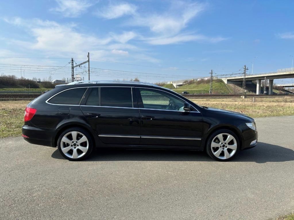 Škoda Superb, 2.0 TDI DSG - fotka 2