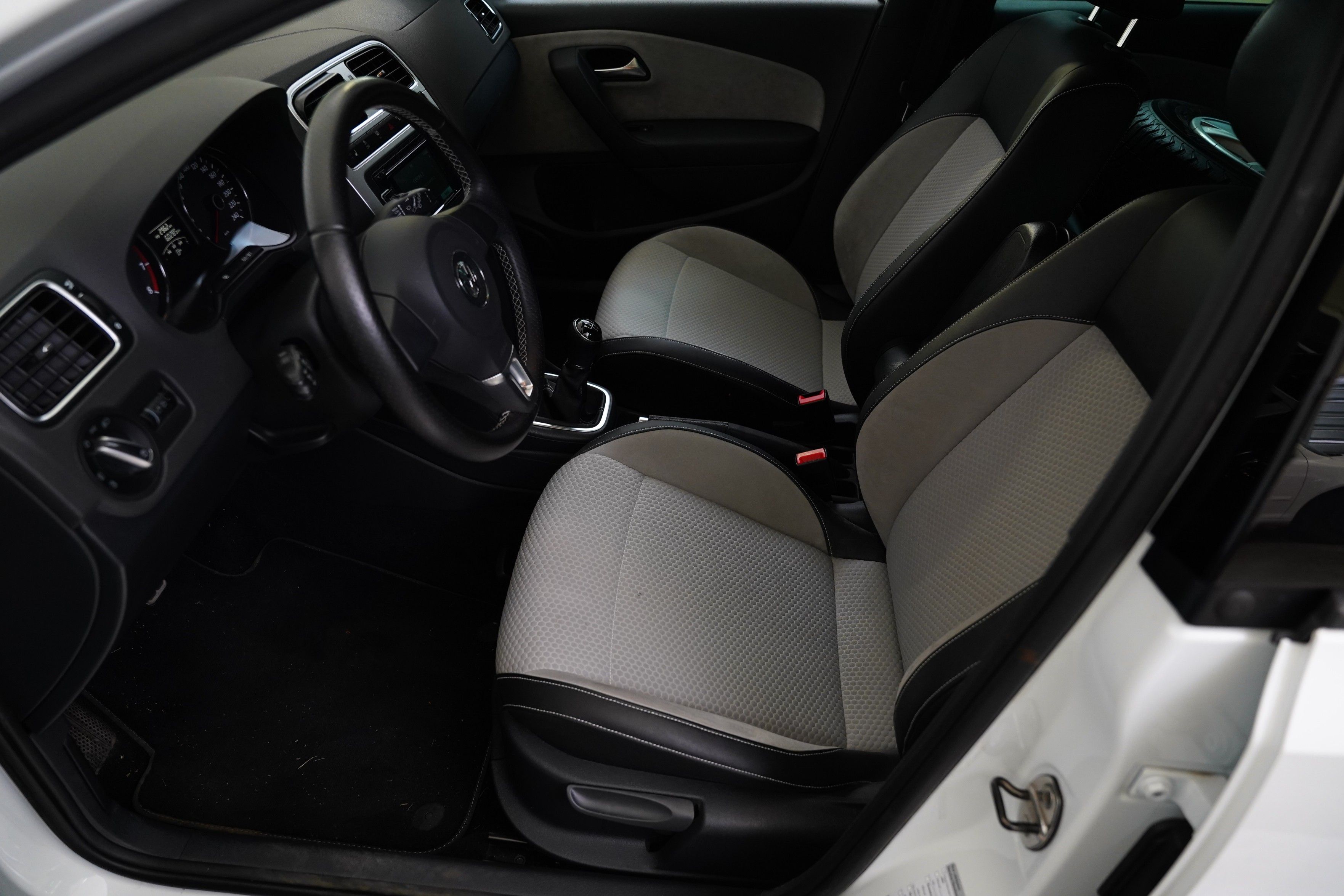 Volkswagen Polo, 1.2 TSI 66 kW Cross Urban - fotka 6