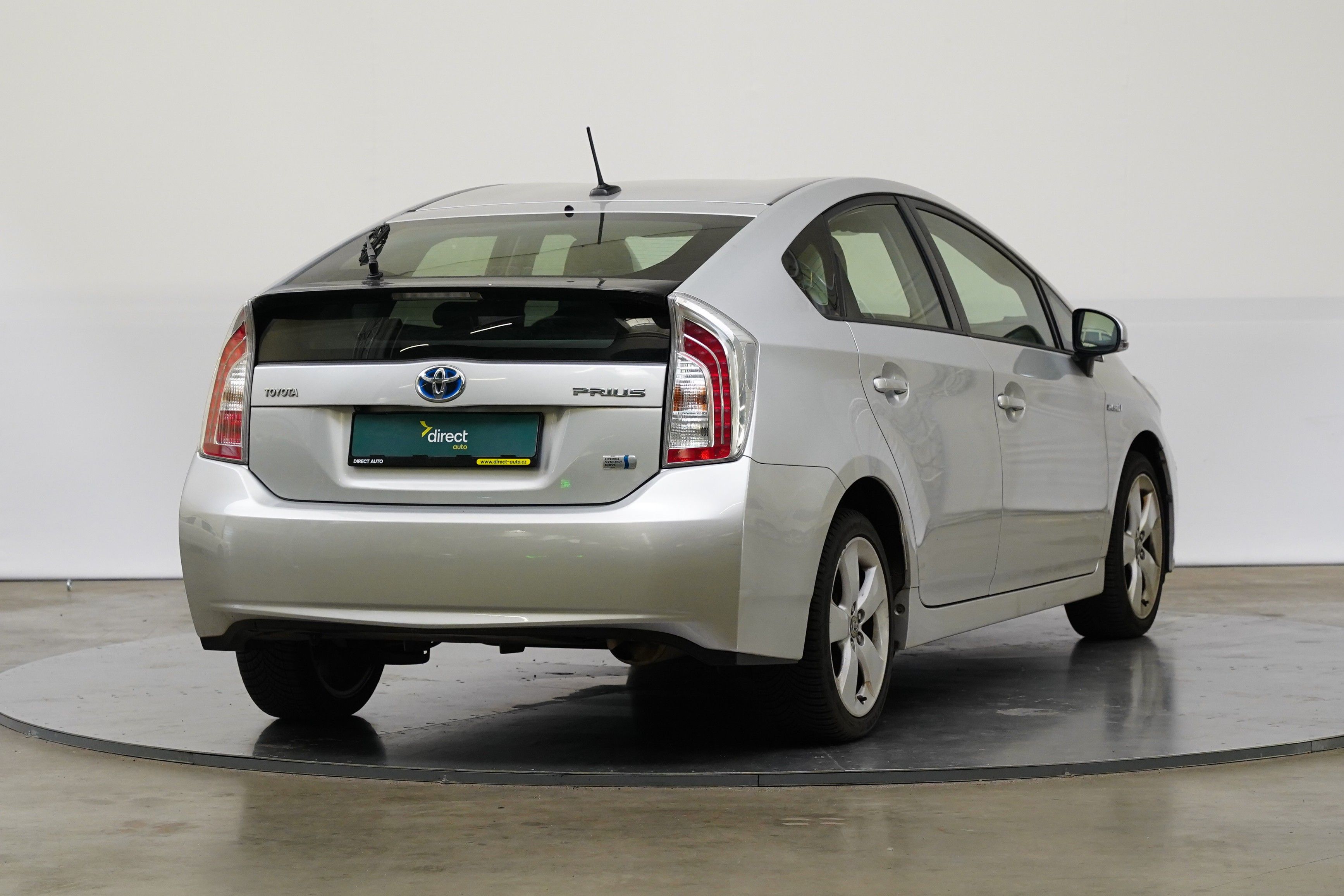 Toyota Prius, 1.8 Hybrid 100 kW Executive - fotka 2