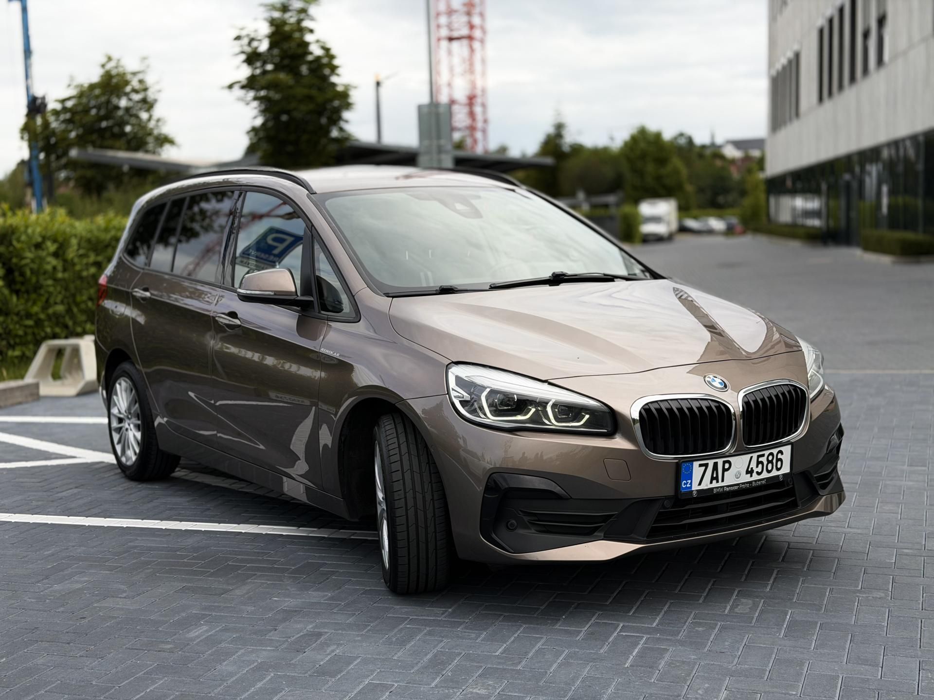 BMW Řada 2, 2.0 110 kw/DPH/7 míst - fotka 6