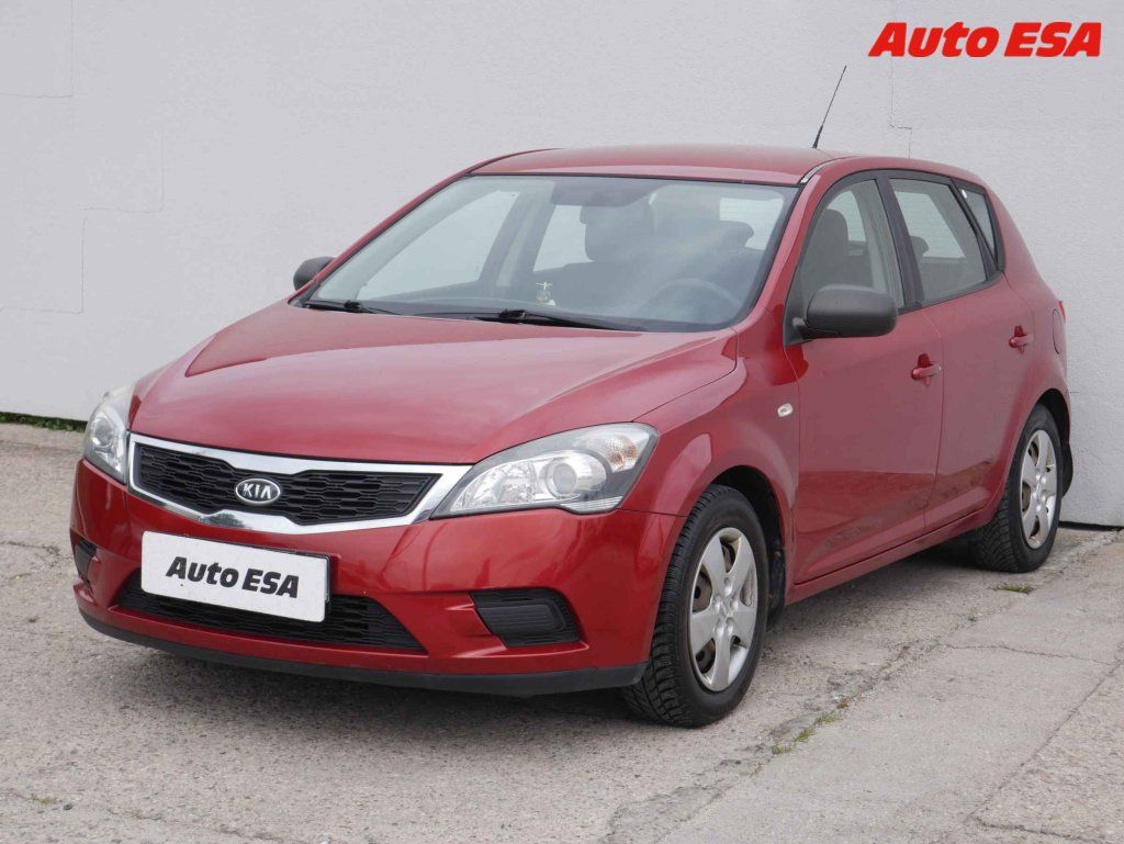 Kia Cee´d, 1.4i,2.maj,ČR - fotka 3