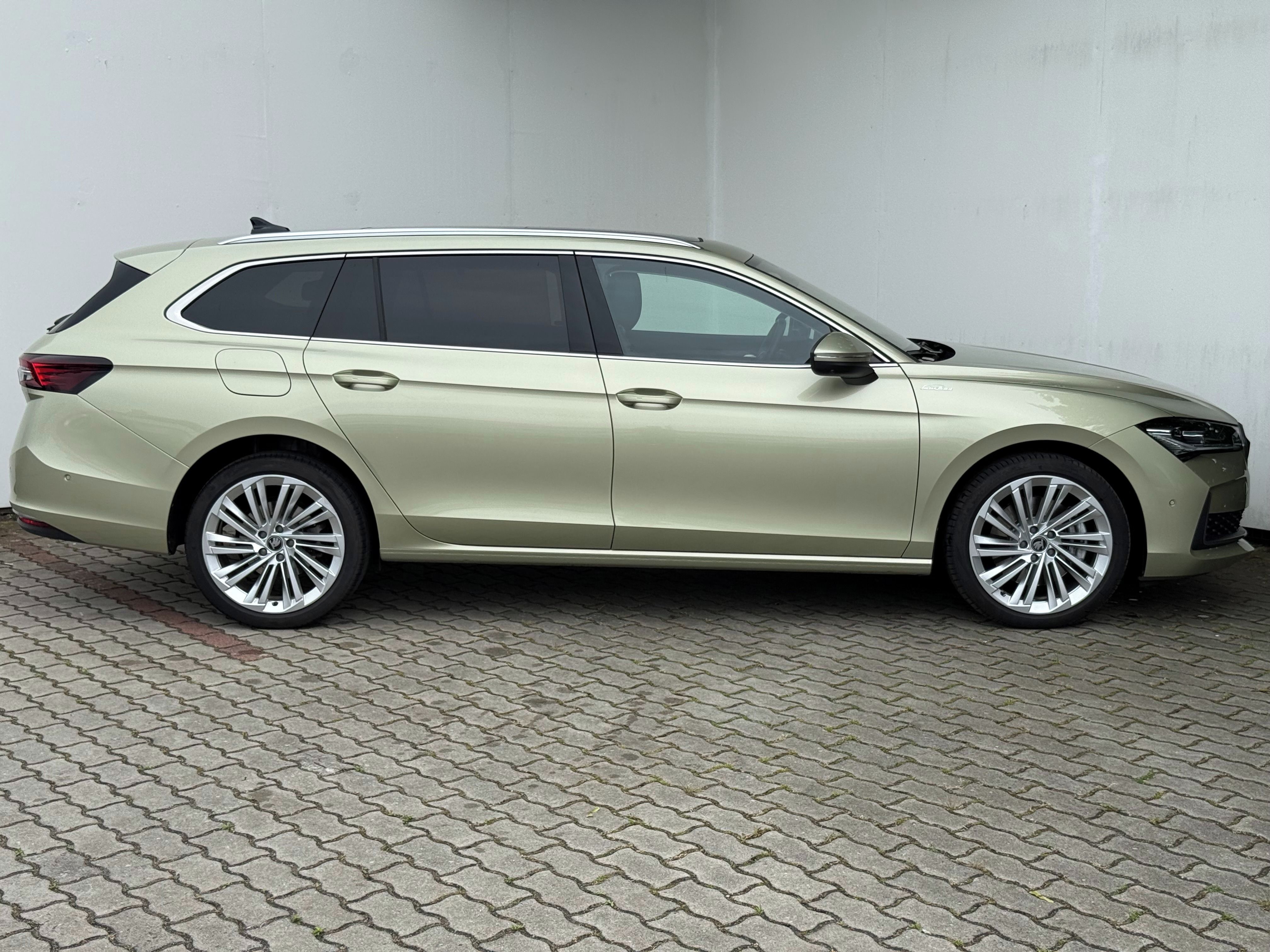Škoda Superb, 2,0 TDI / 142 kW 4x4 L&K - fotka 4