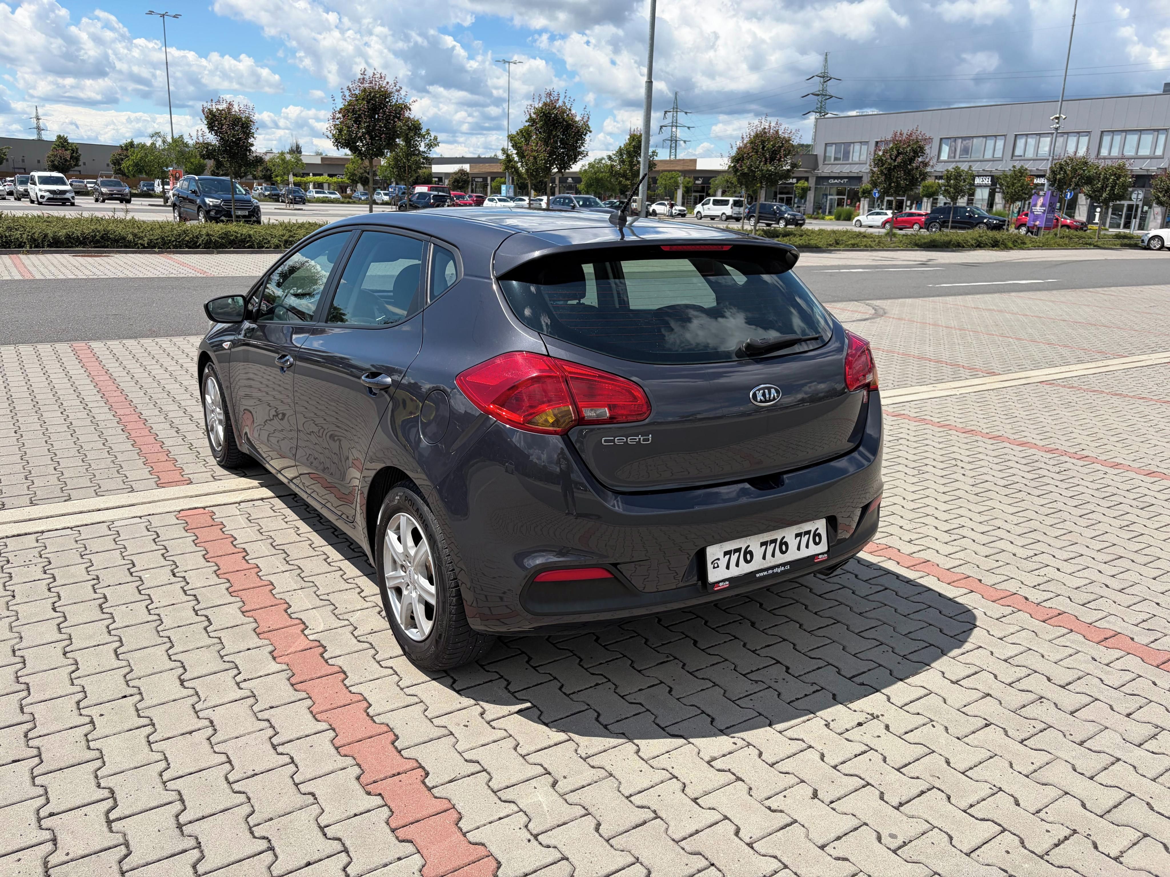 Kia Cee´d, 1.4 CVVT ČR 135t klima - fotka 5