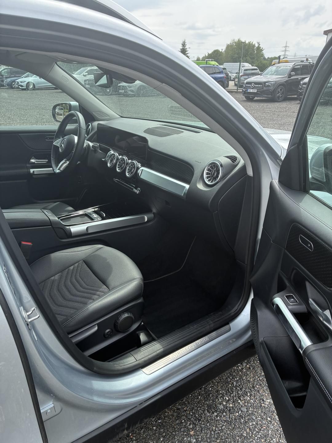 Mercedes-Benz GLB, 200d - fotka 6