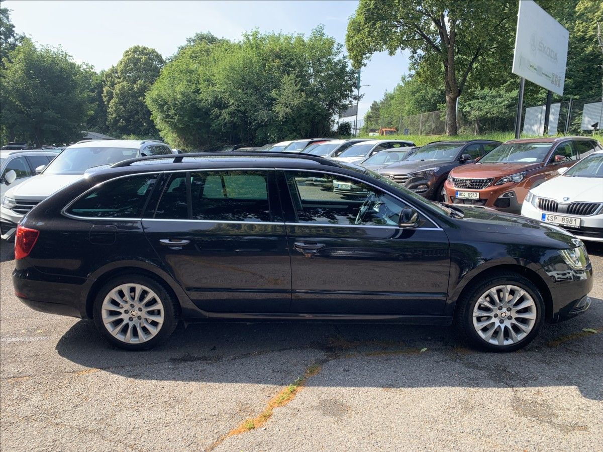 Škoda Superb, 2,0 TDI DSG - fotka 4