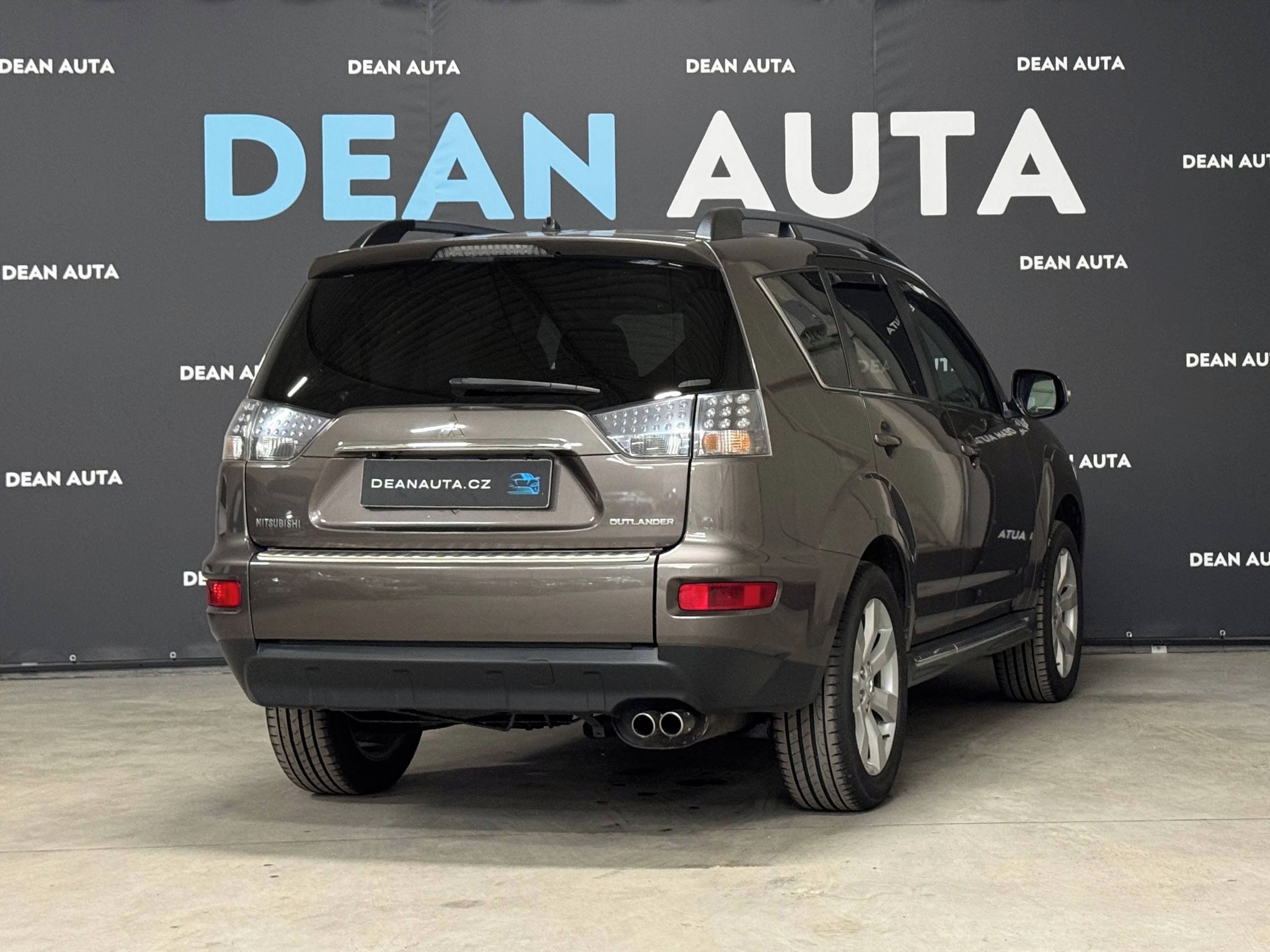 Mitsubishi Outlander, 2.2d 4x4, 7 míst, ČR, Rozvody - fotka 3