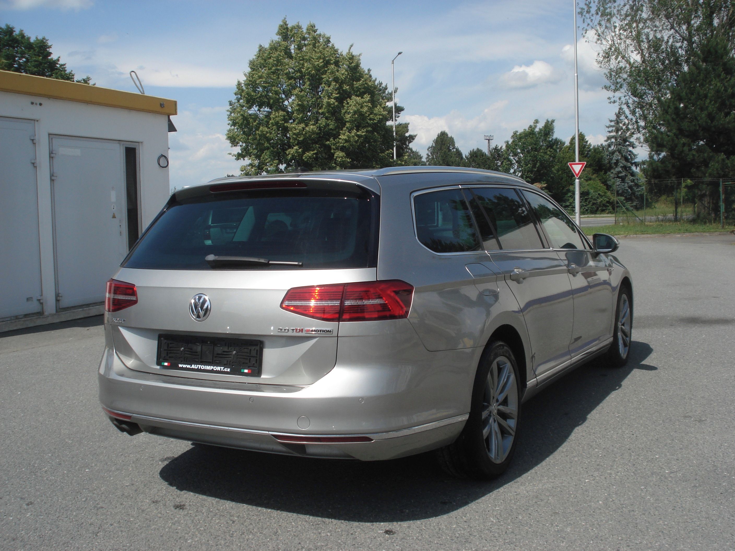 Volkswagen Passat, 2.0 TDi 4x4 140 KW HIGHLINE - fotka 5
