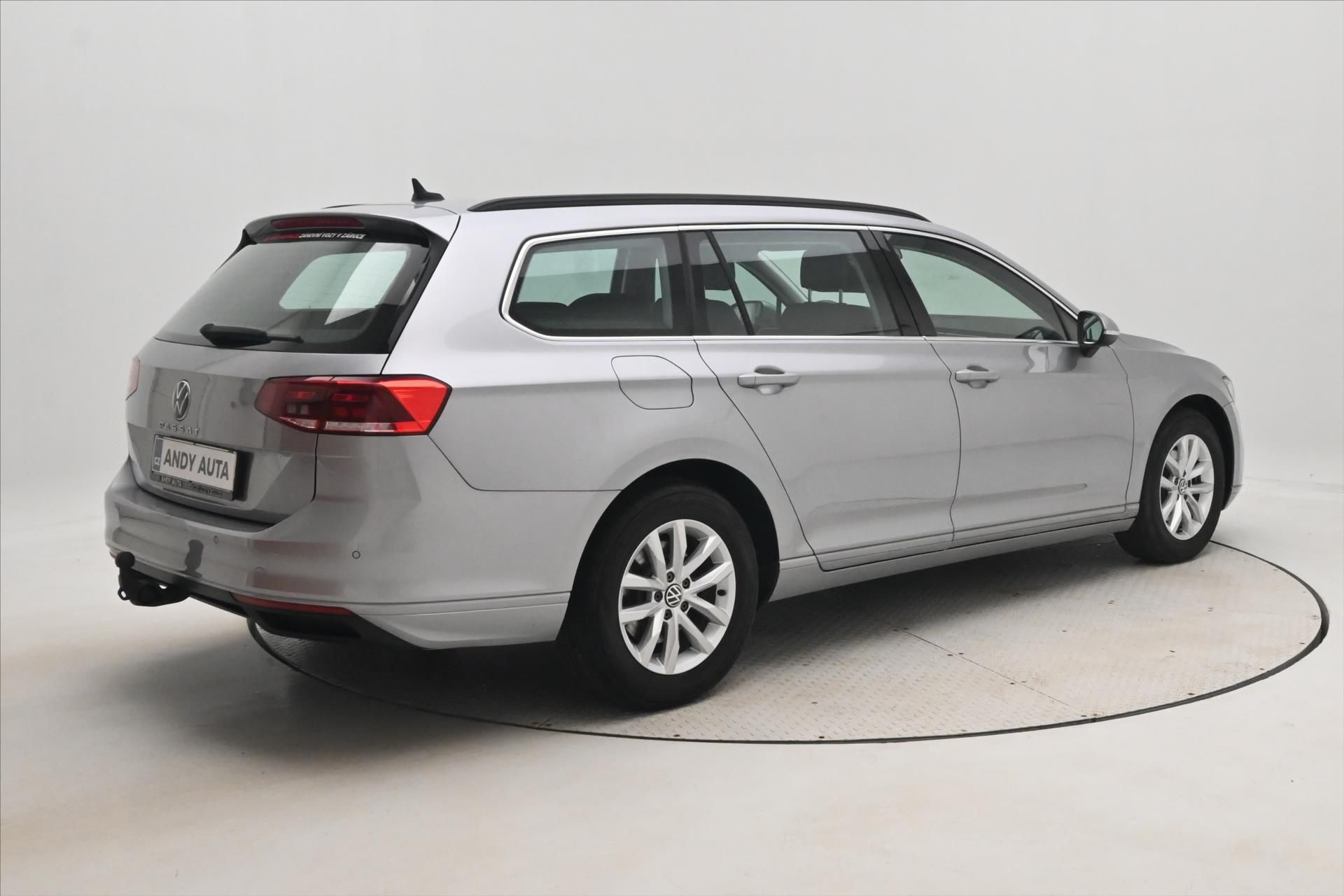 Volkswagen Passat, 2,0 TDI 110kW DSG Business Zár - fotka 5