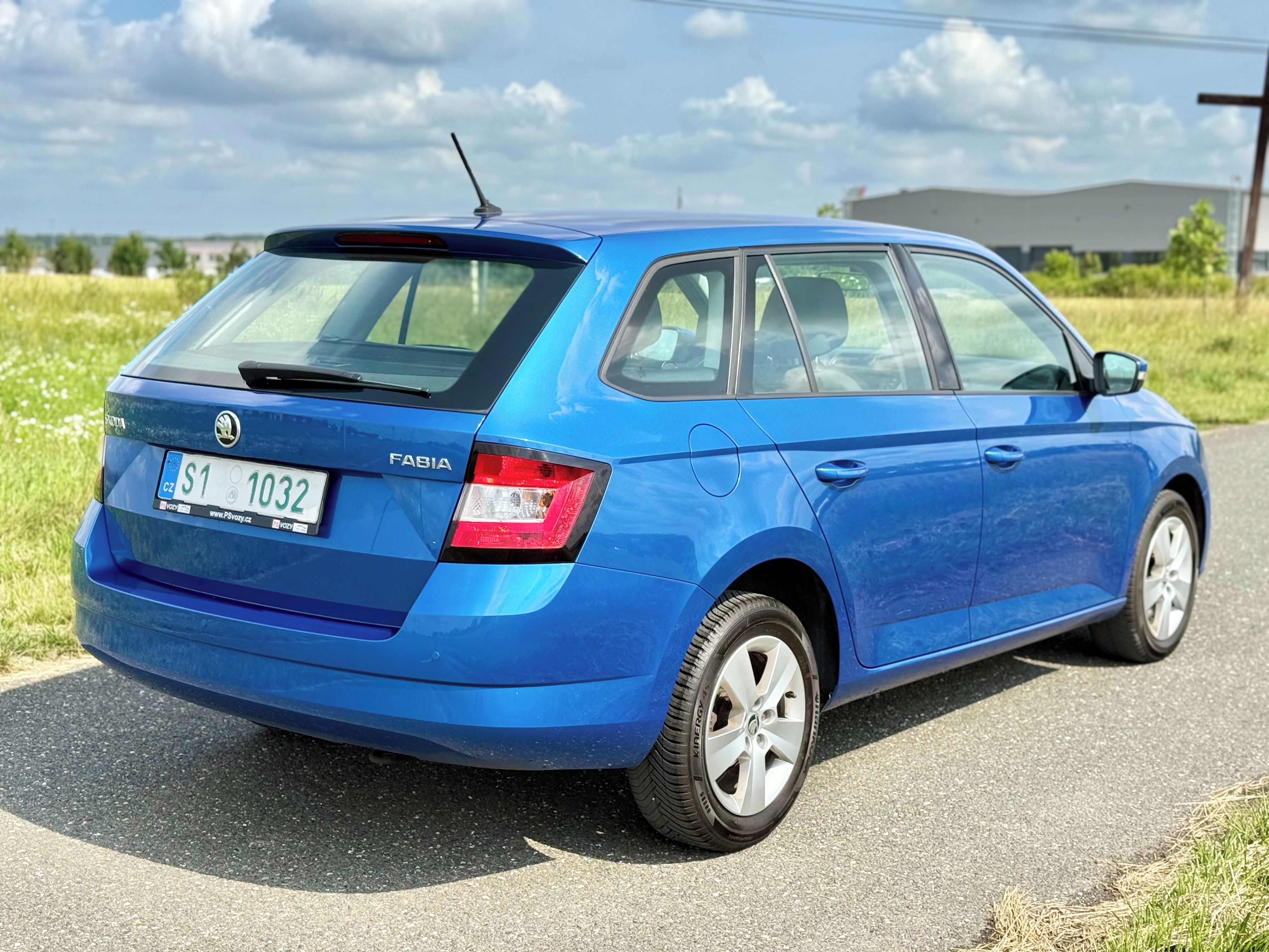 Škoda Fabia, historie Škoda, pěkná výbava - fotka 2