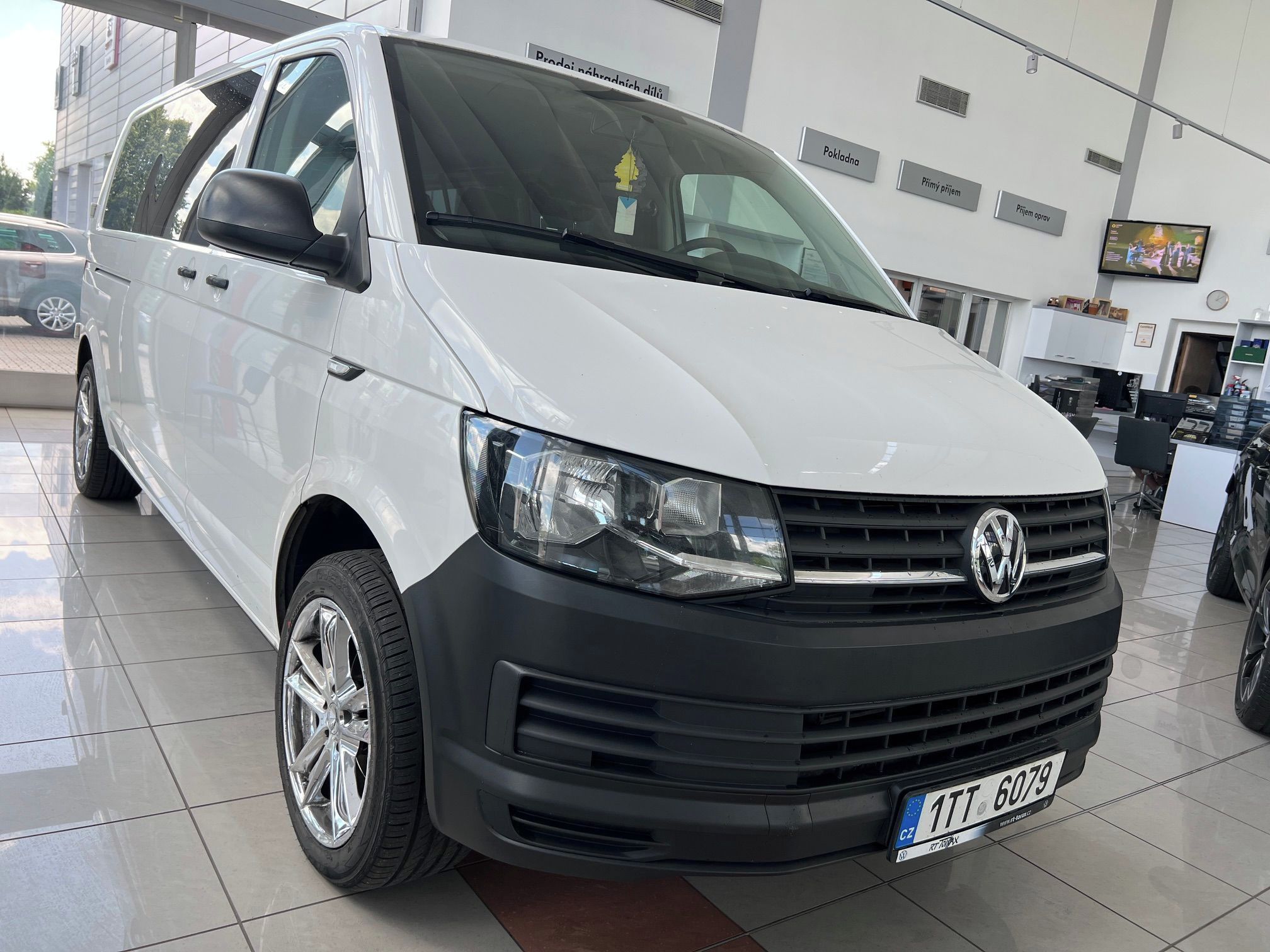 Volkswagen Transporter, 2,0TDI 110kW 9míst - fotka 2