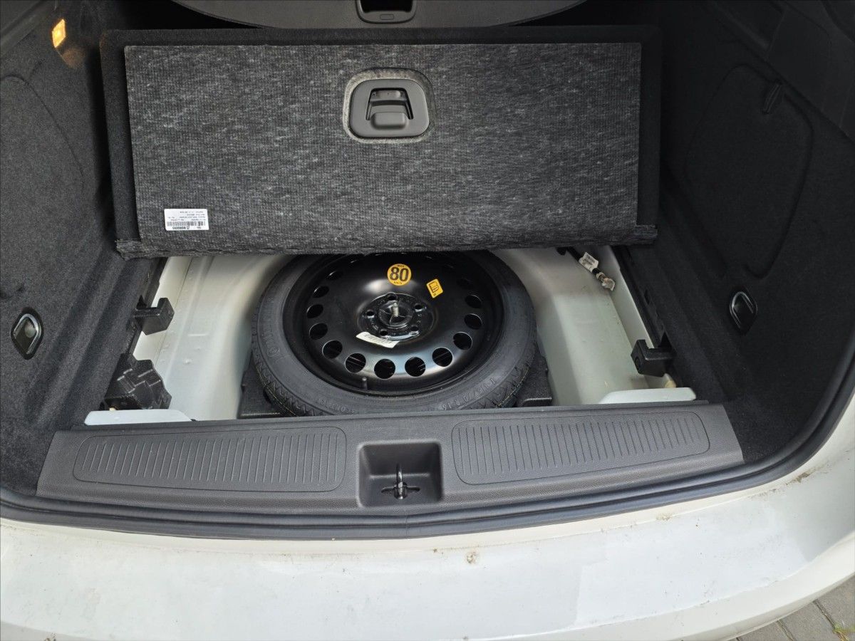 Opel Astra, 1,5 CDTi kombi 77KW - fotka 5