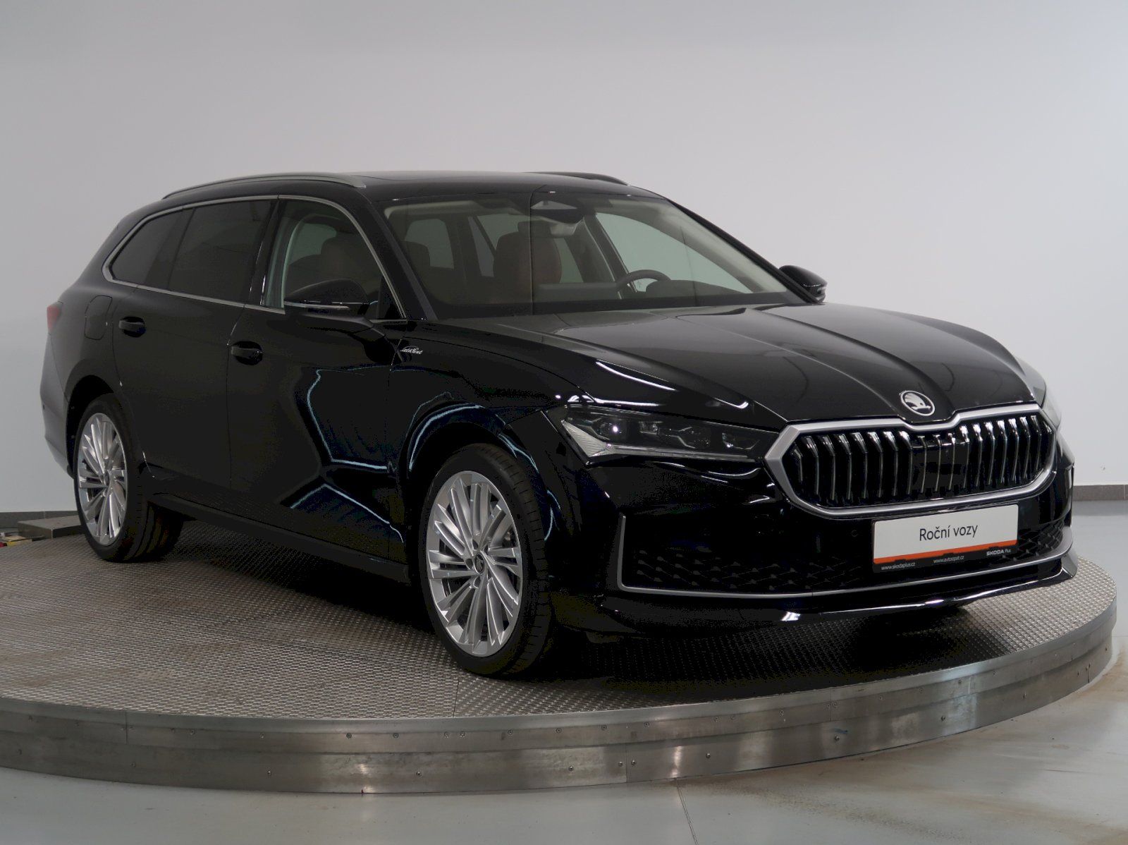 Škoda Superb, LAURIN&KLEMENT 2.0TDI 142KW 4x - fotka 6