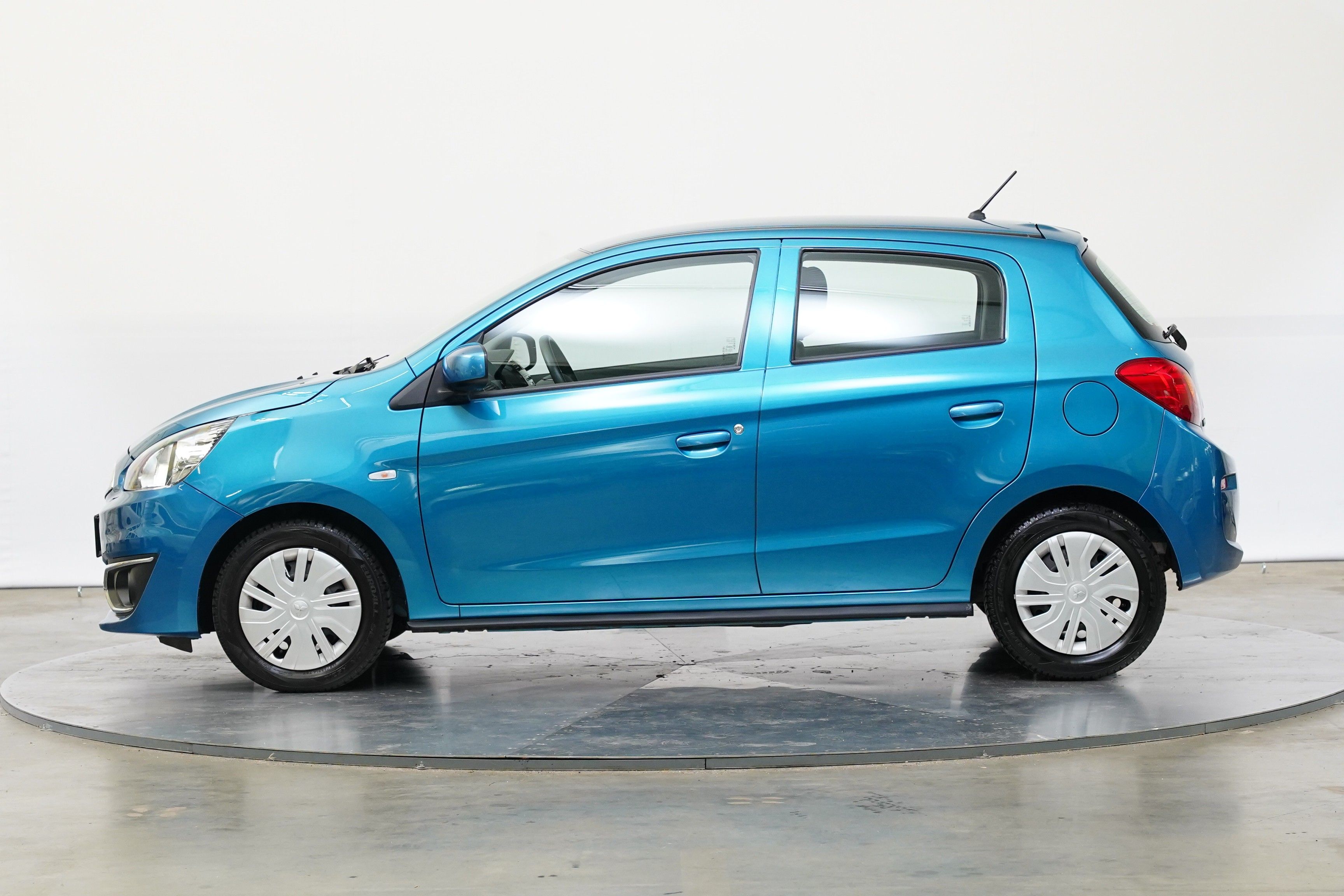 Mitsubishi Space Star, 1.0 MIVEC 52 kW Edition 100 - fotka 3