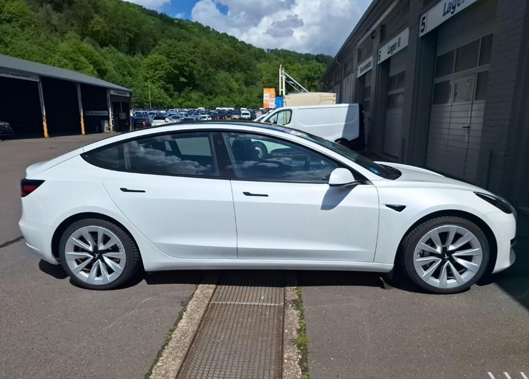 Tesla Model 3, Standard Range Plus - fotka 3