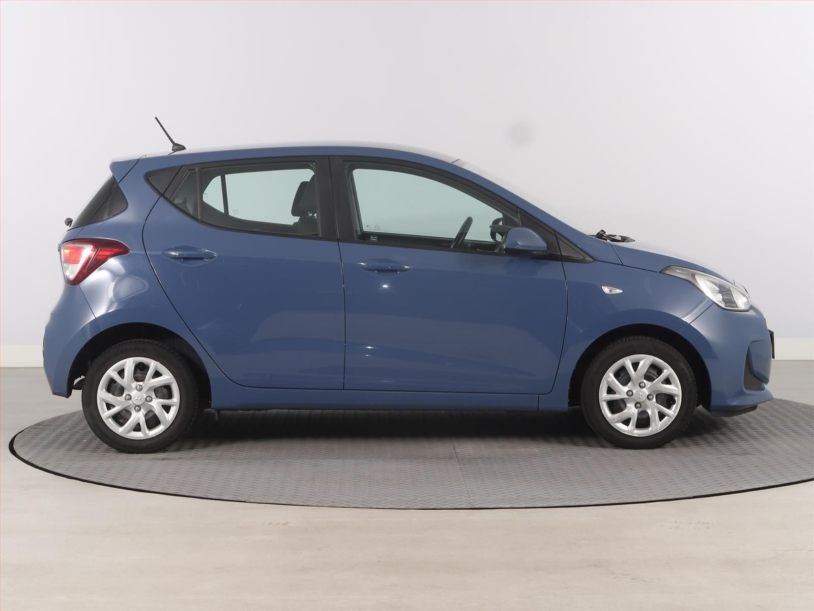 Hyundai i10, 1.0, Klima, El. okna - fotka 6