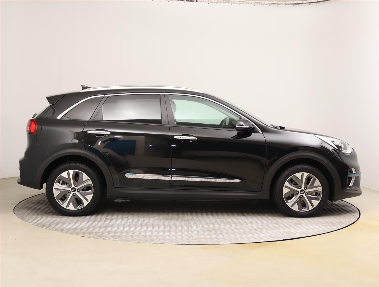 Kia Niro EV, 64 kWh, SoH 100%, Automat - fotka 6