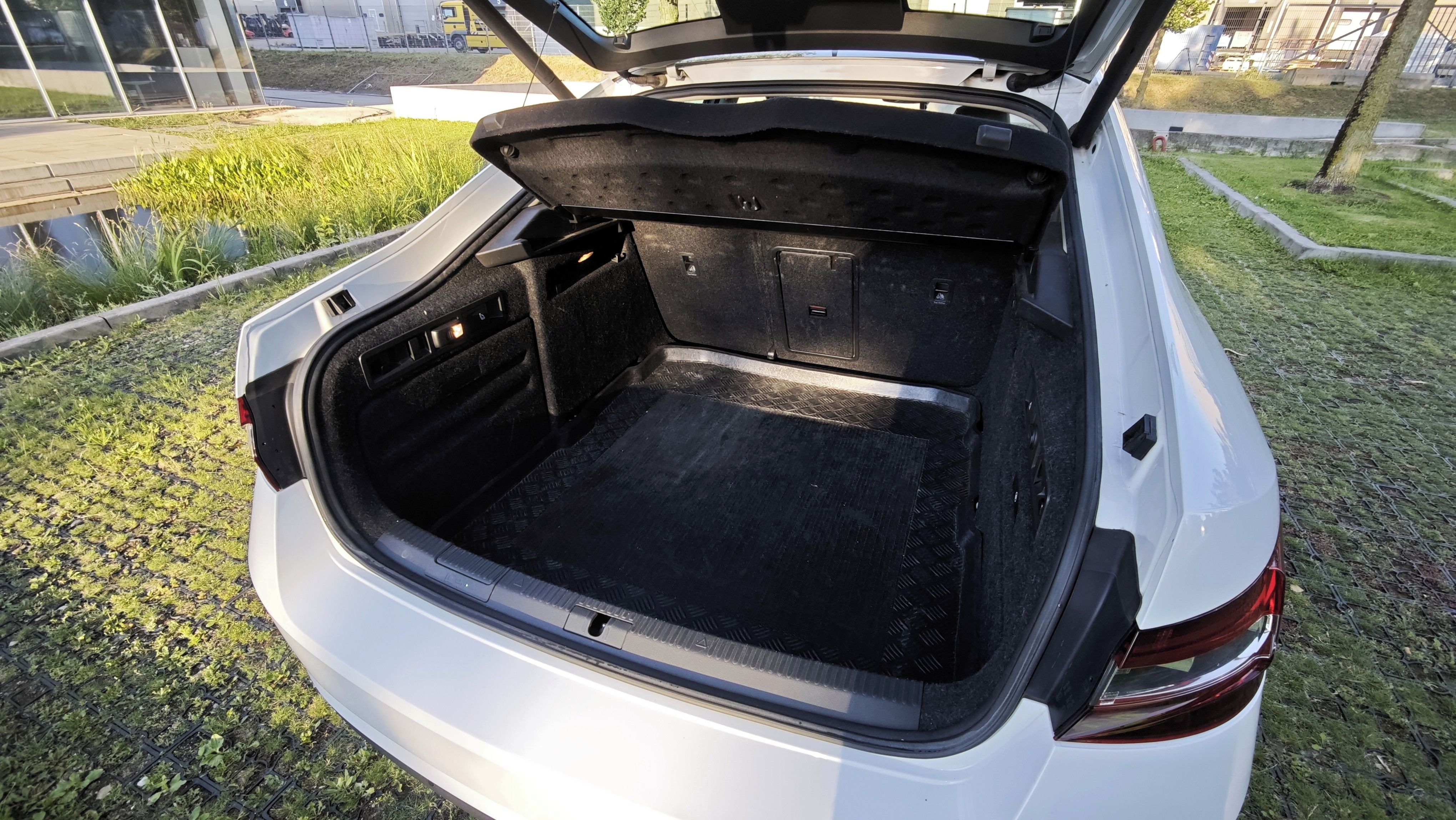 Škoda Superb, L&K 4x4 Reálná plná výbava, ČR - fotka 6