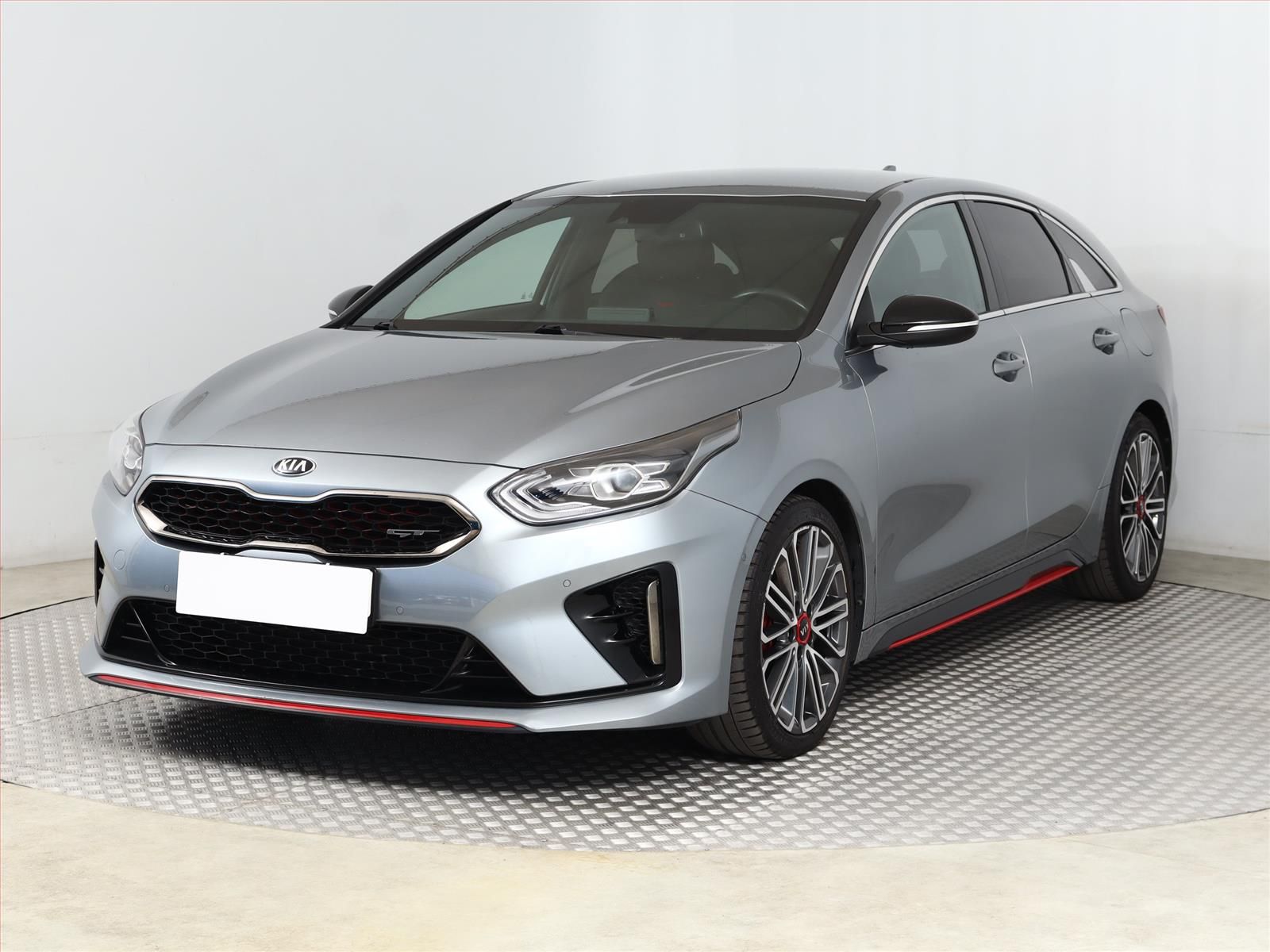 Kia ProCeed, GT 1.6 T-GDI, Automat, Kůže - fotka 2