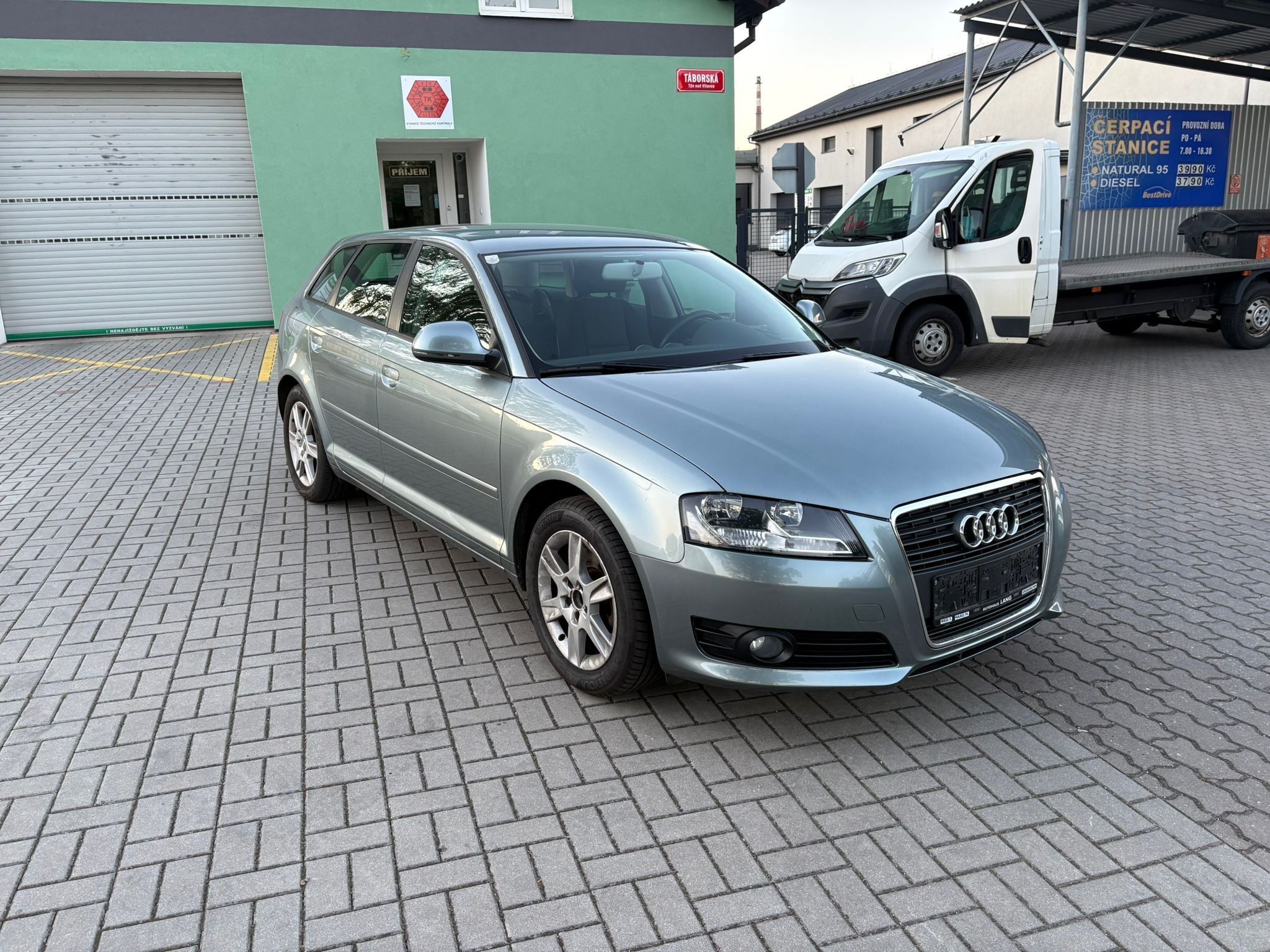 Audi A3, 1,6 MPI 75 KW naj pouze64000km - fotka 4