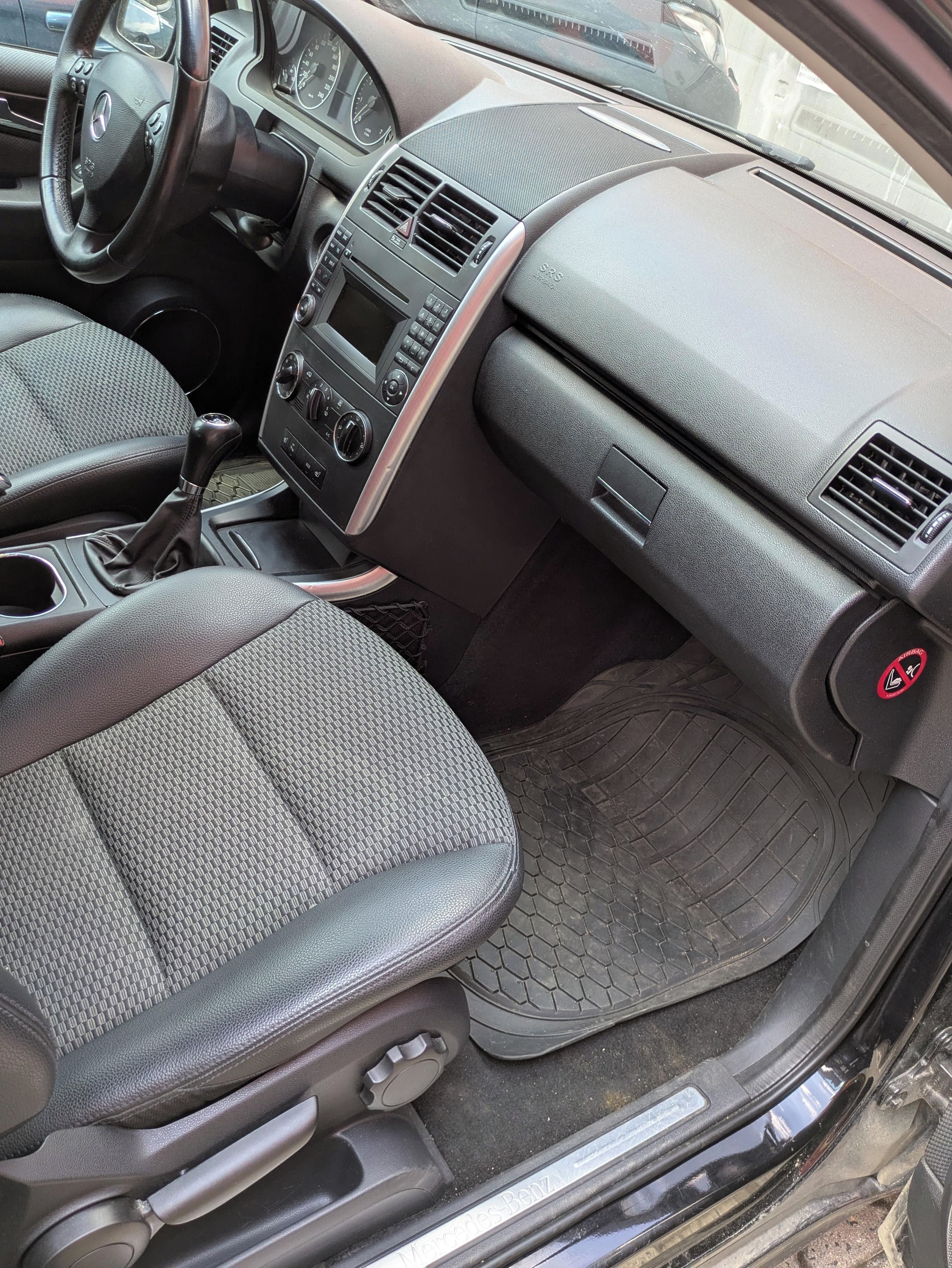 Mercedes-Benz Třídy A, A160 servisováno, menší nájezd - fotka 5